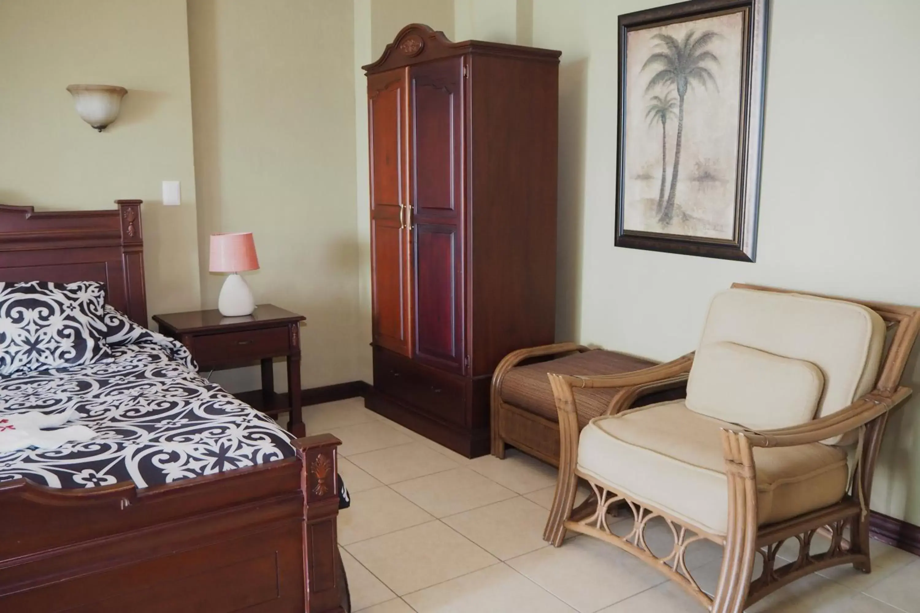 Photo of the whole room, Seating Area in Balcon del Mar Beach Front Hotel