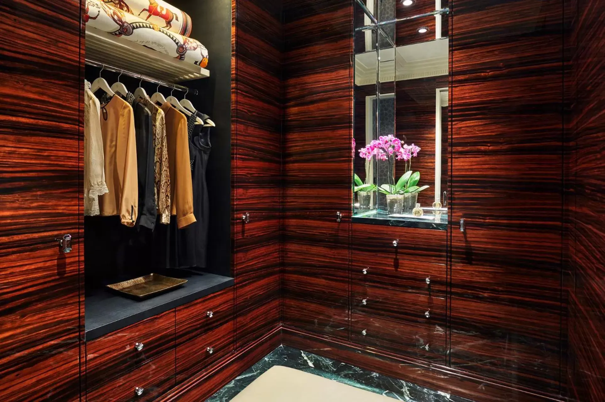 wardrobe in Four Seasons Hotel Bahrain Bay