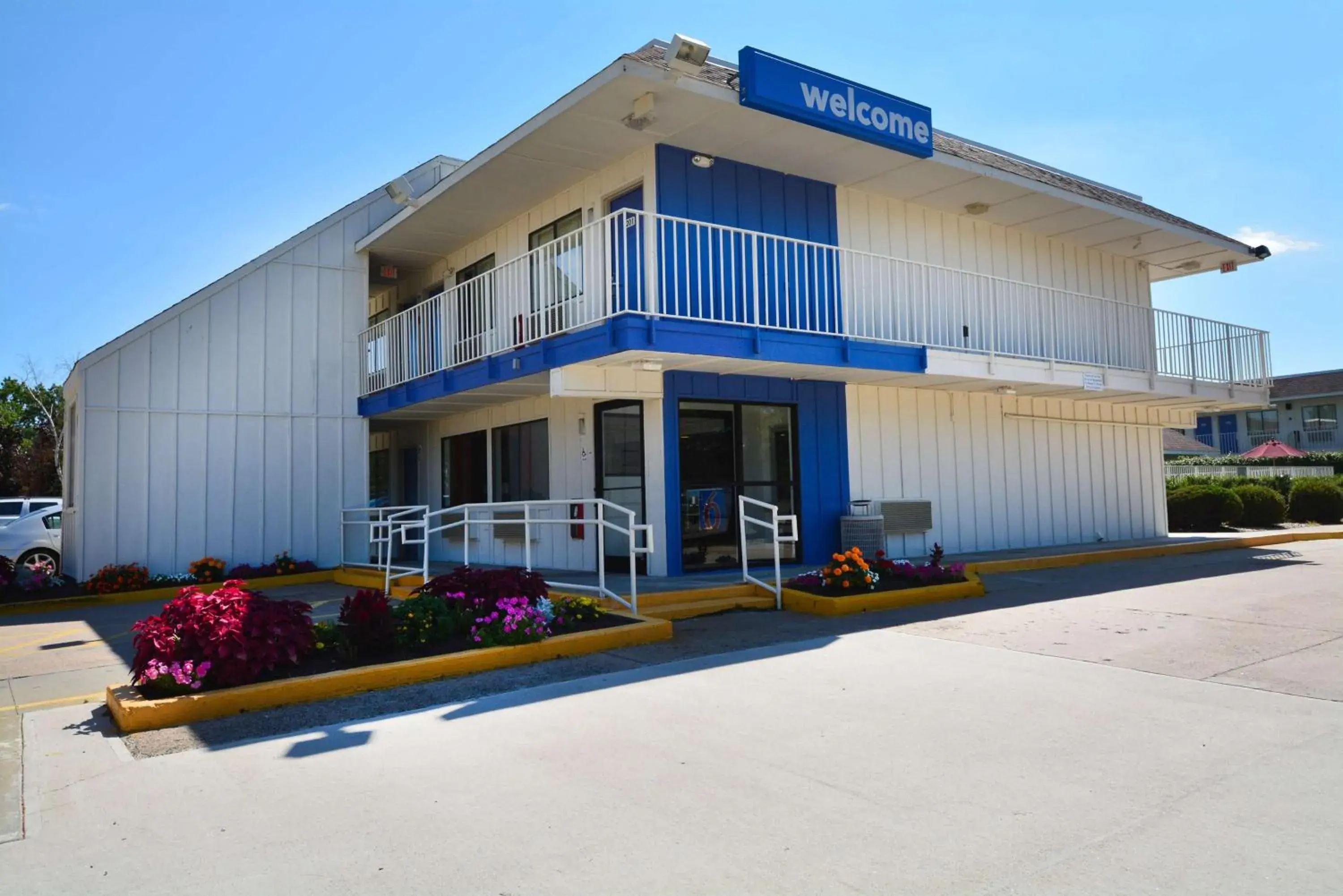 Property building in Motel 6-Windsor Locks, CT - Hartford Property building in Motel 6-Windsor Locks, CT - Hartford