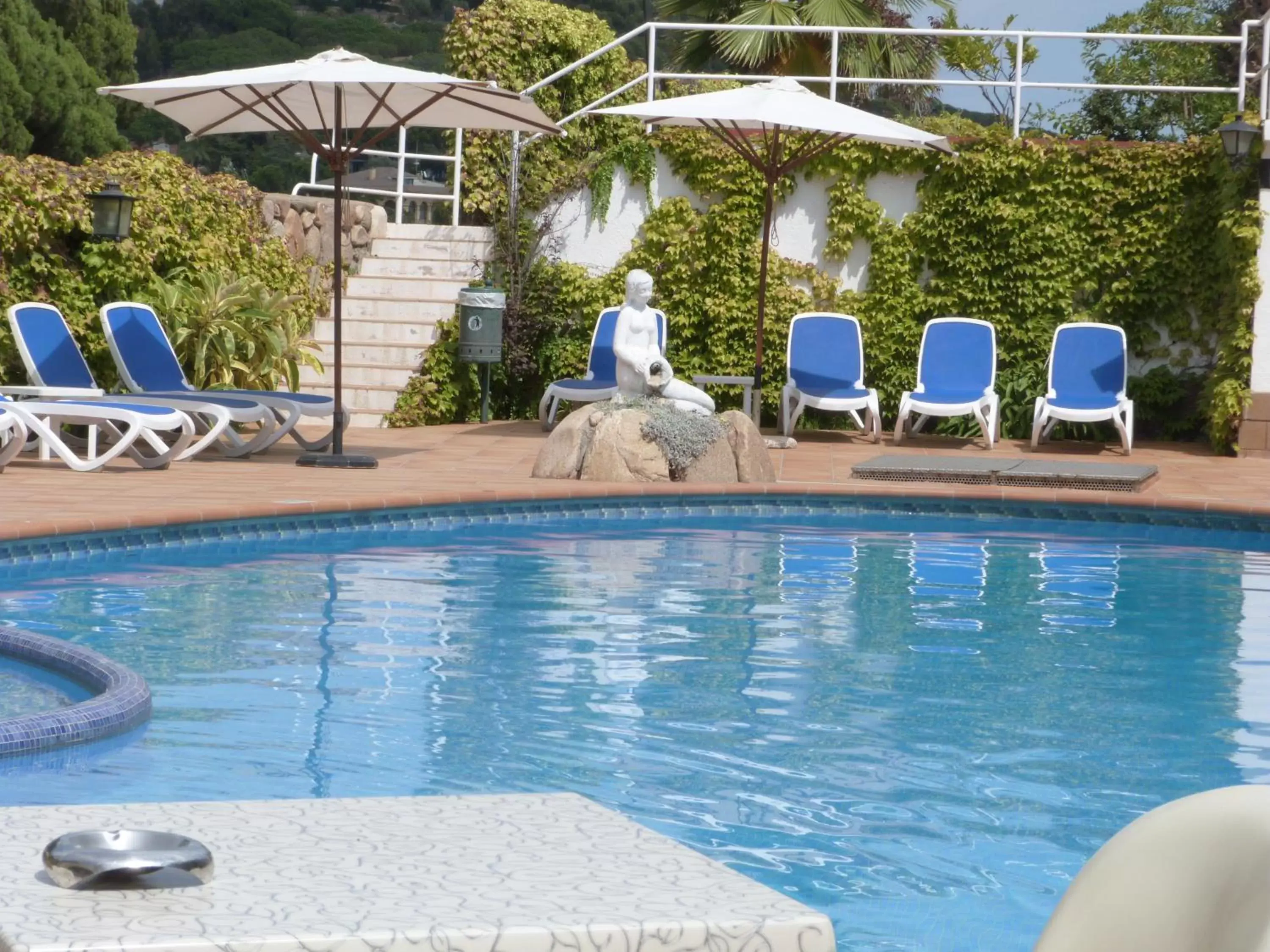 Swimming Pool in Gran Sol Hotel