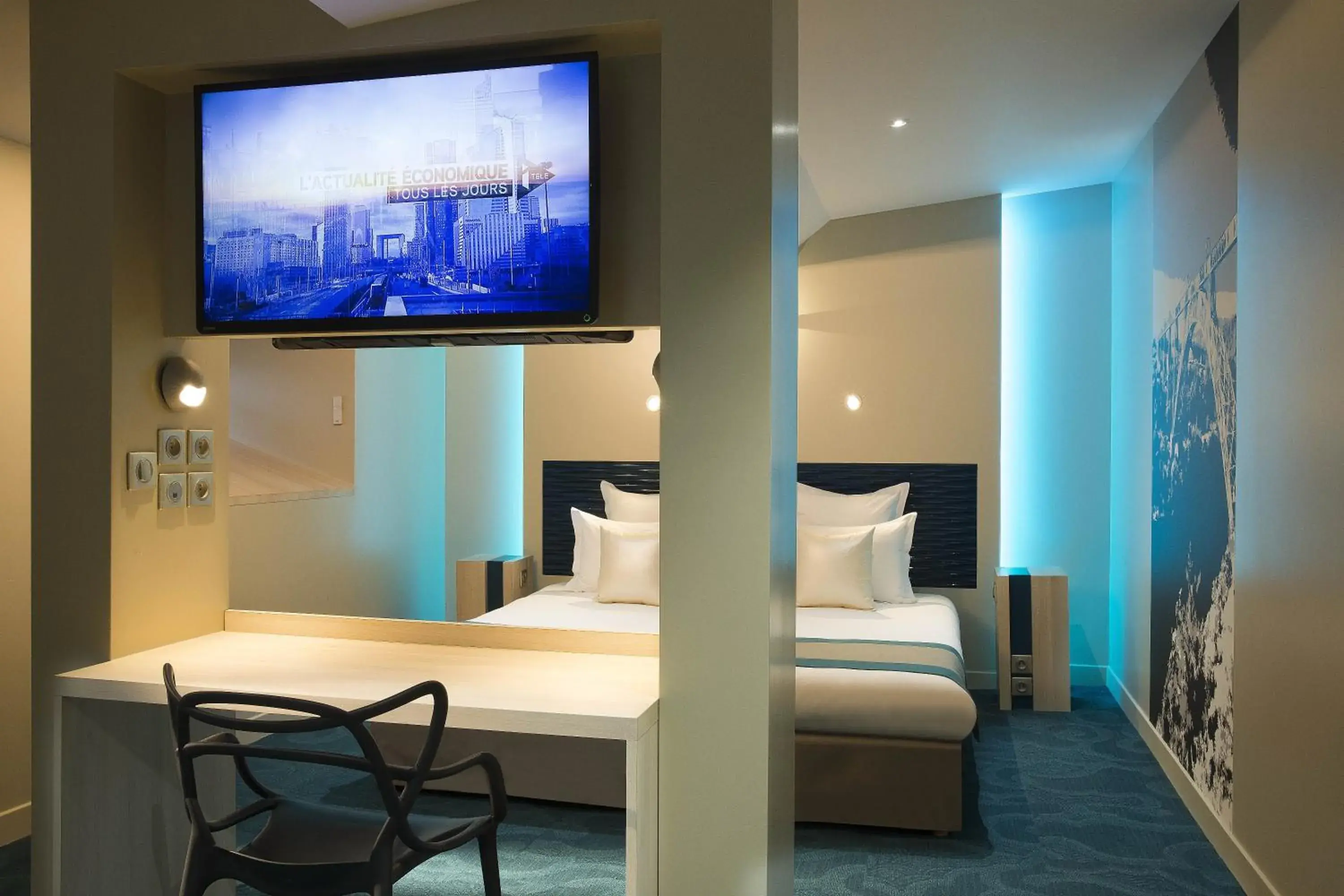TV and multimedia, Bed in Hôtel Brésil Opéra SPA TV and multimedia, Bed in Hôtel Brésil Opéra SPA