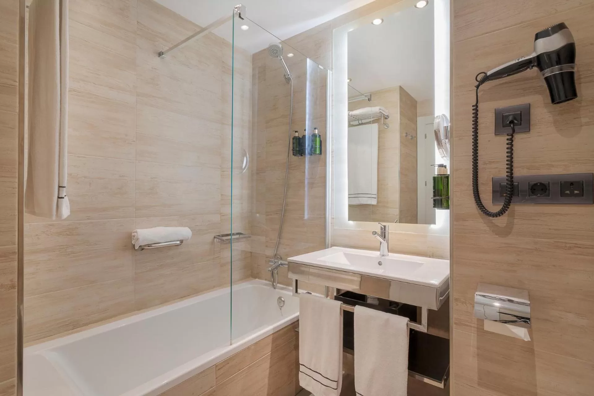 Bathroom in Melia Alicante