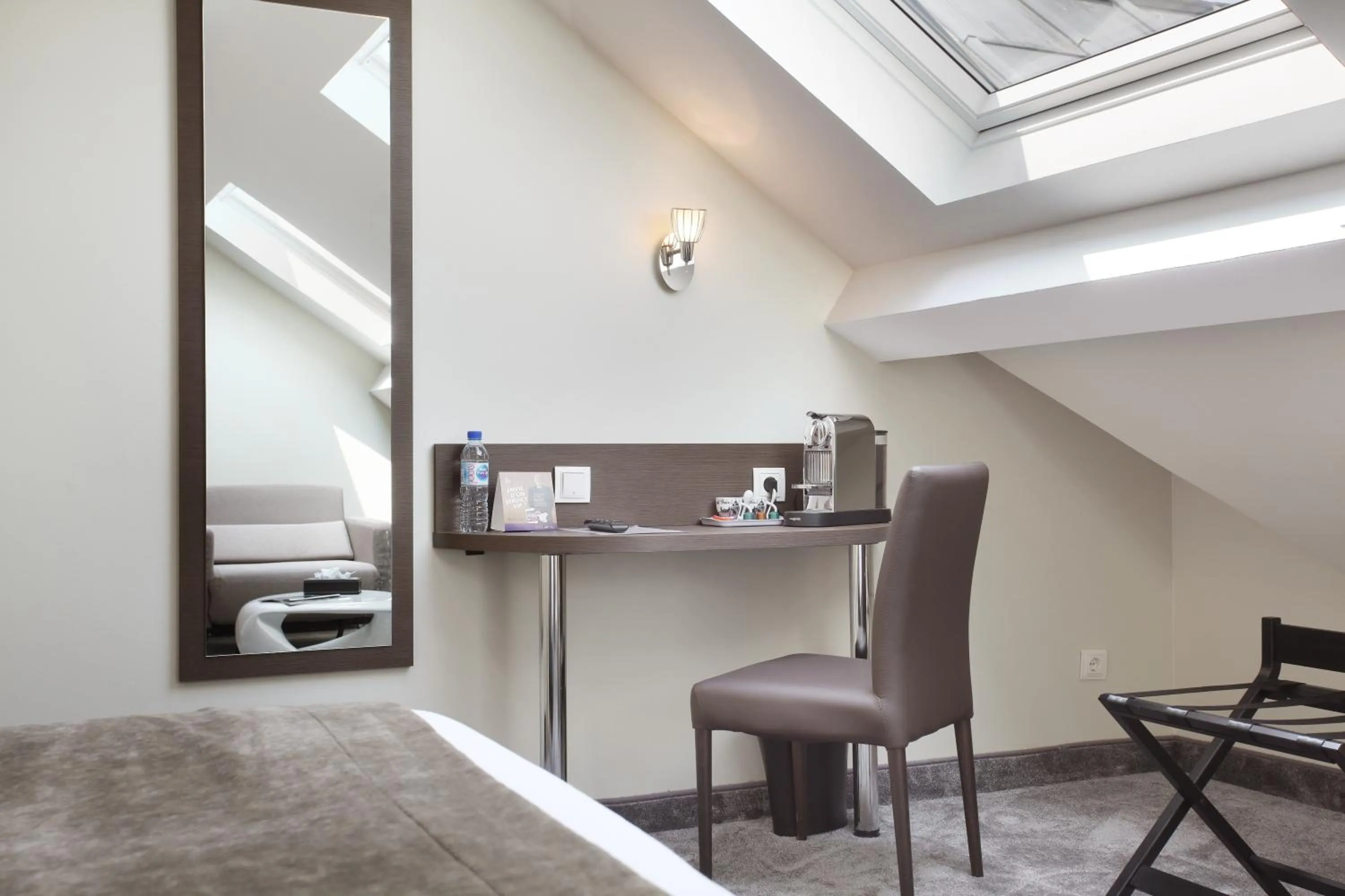 Coffee/tea facilities, Bed in Hotel Apolonia Paris Mouffetard, Sure Hotel Collection by Best Western