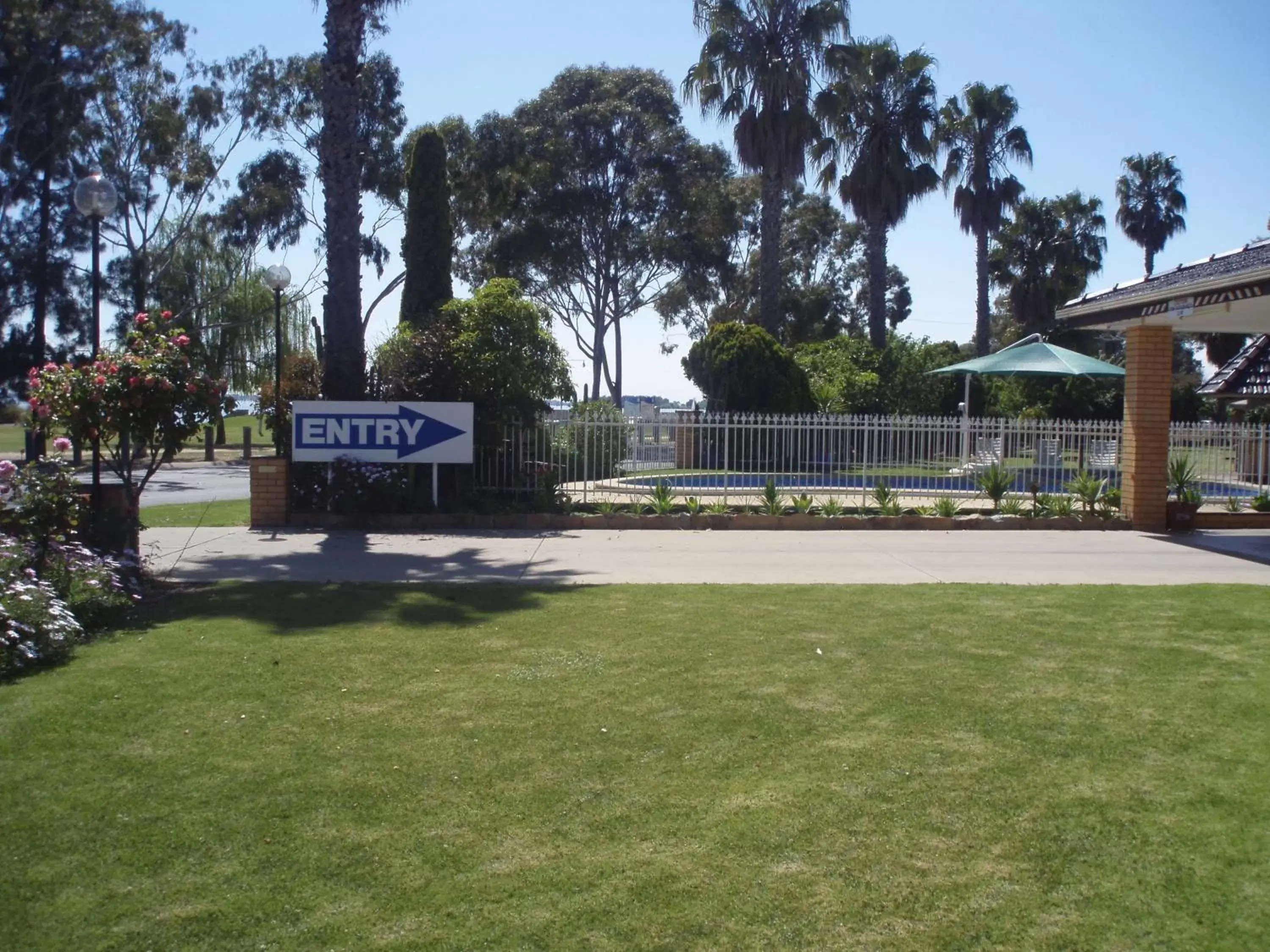 Facade/entrance, Property Building in Lakeview Motel