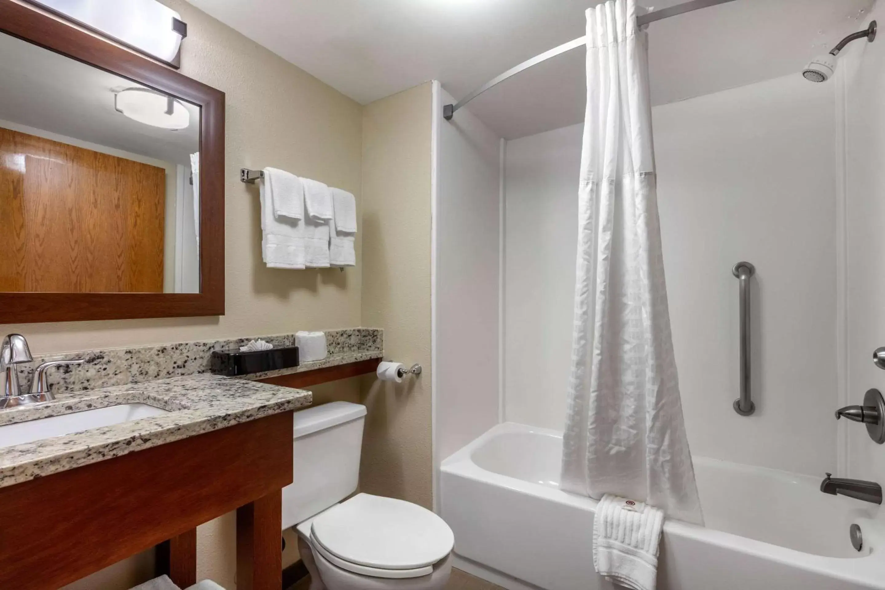 Photo of the whole room, Bathroom in Comfort Inn & Suites Hamilton Place