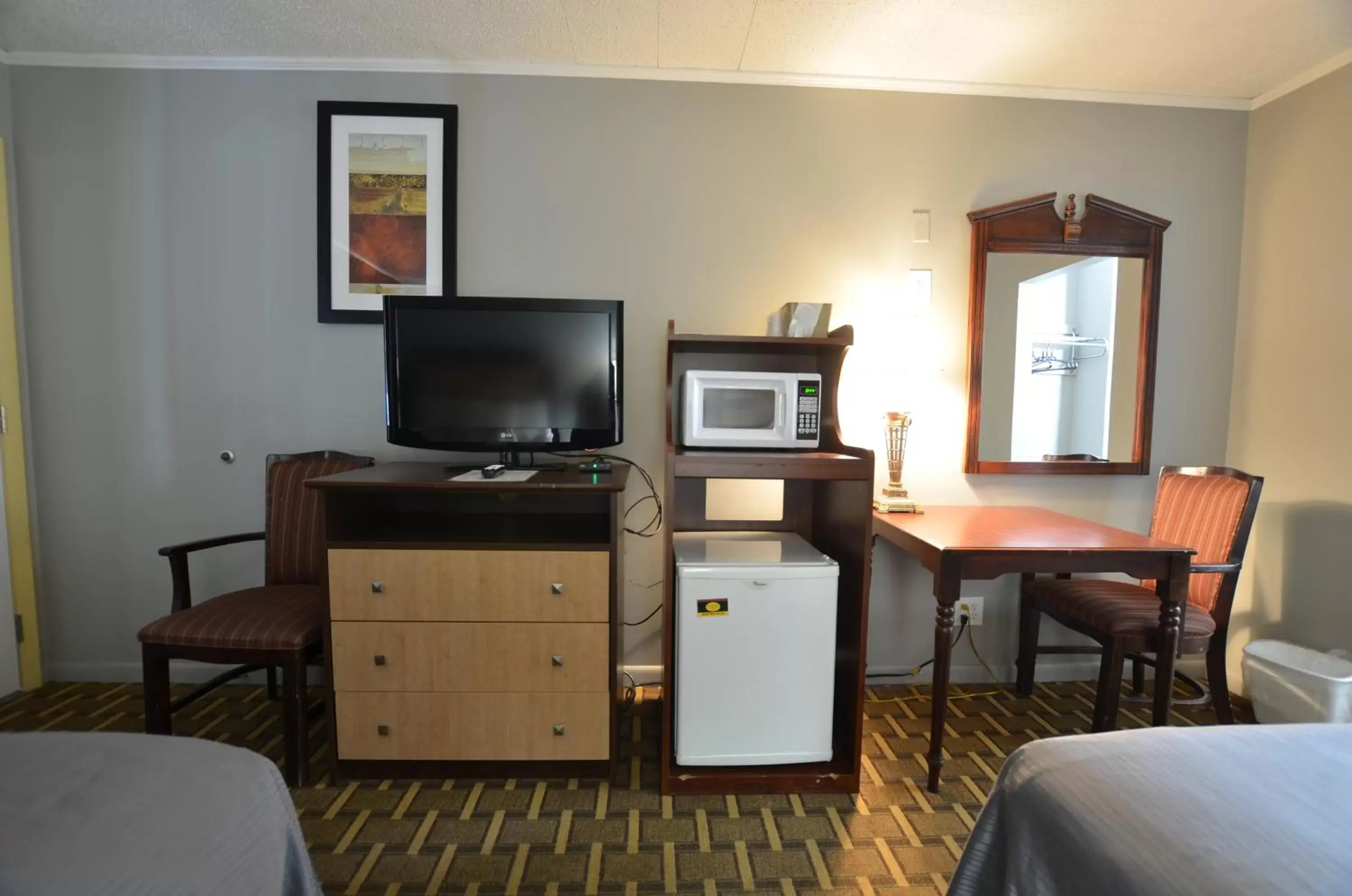 TV and multimedia, TV/Entertainment Center in Travelowes Motel - Maggie Valley