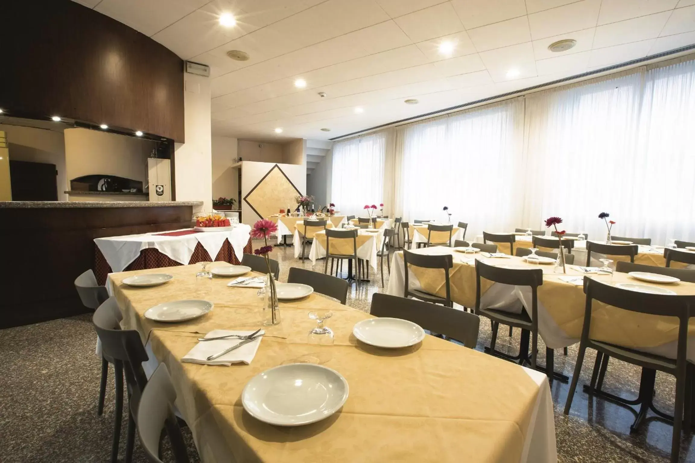 Restaurant/Places to Eat in iH Hotels Milano St. John