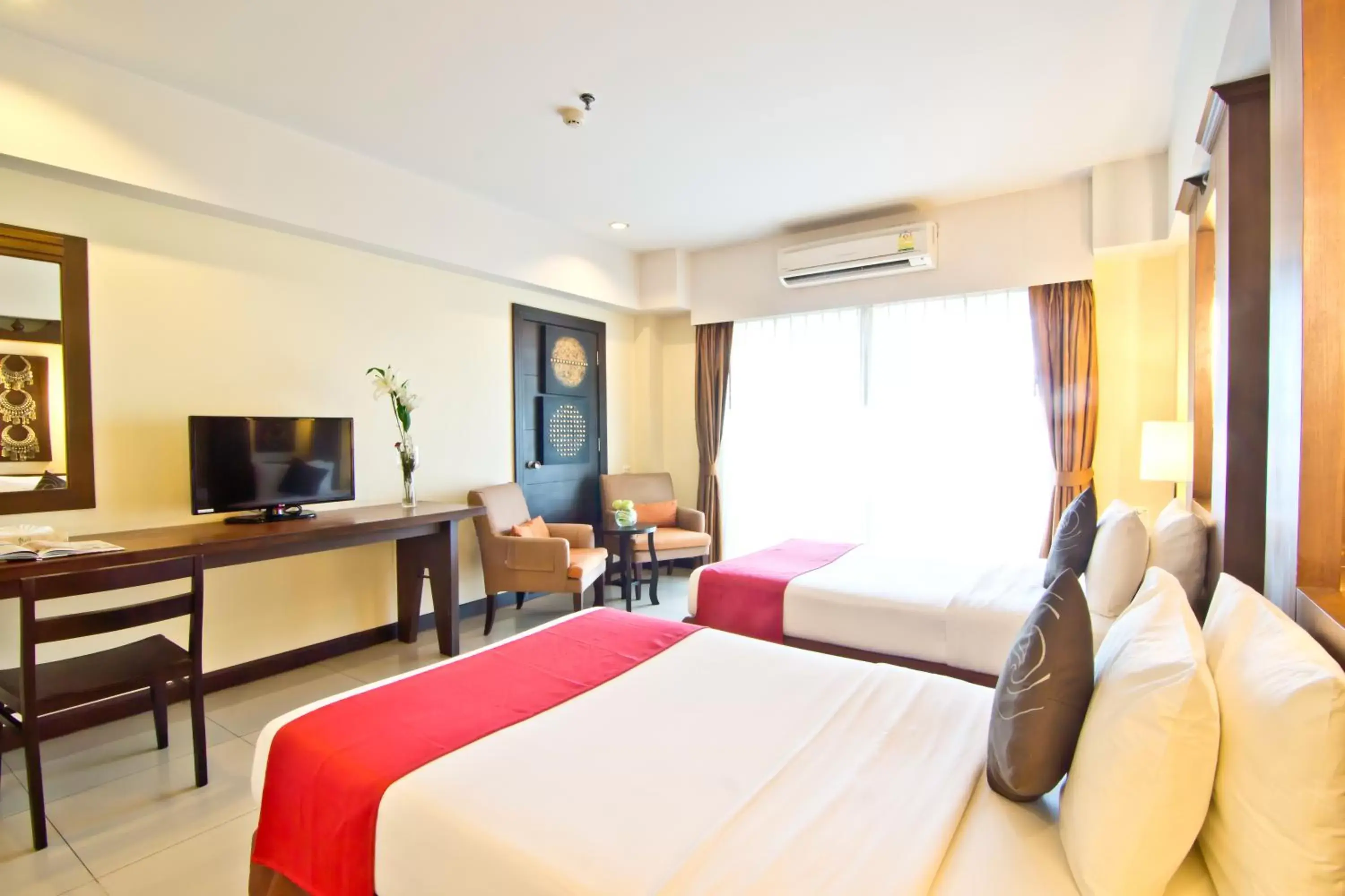 Bedroom, Bed in Golden Sea Pattaya - SHA Extra Plus