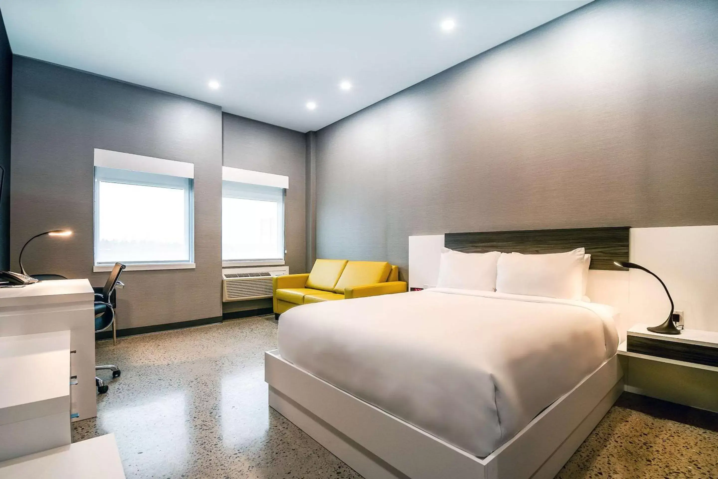 Bedroom, Bed in Quality Inn & Suites Mont-Joli