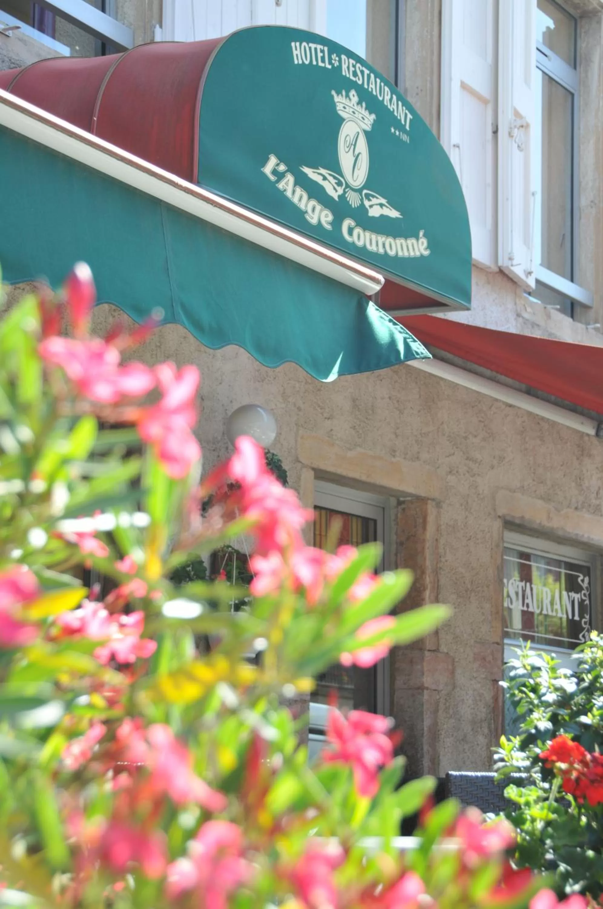 Facade/entrance in Logis Hotel L'ange Couronne