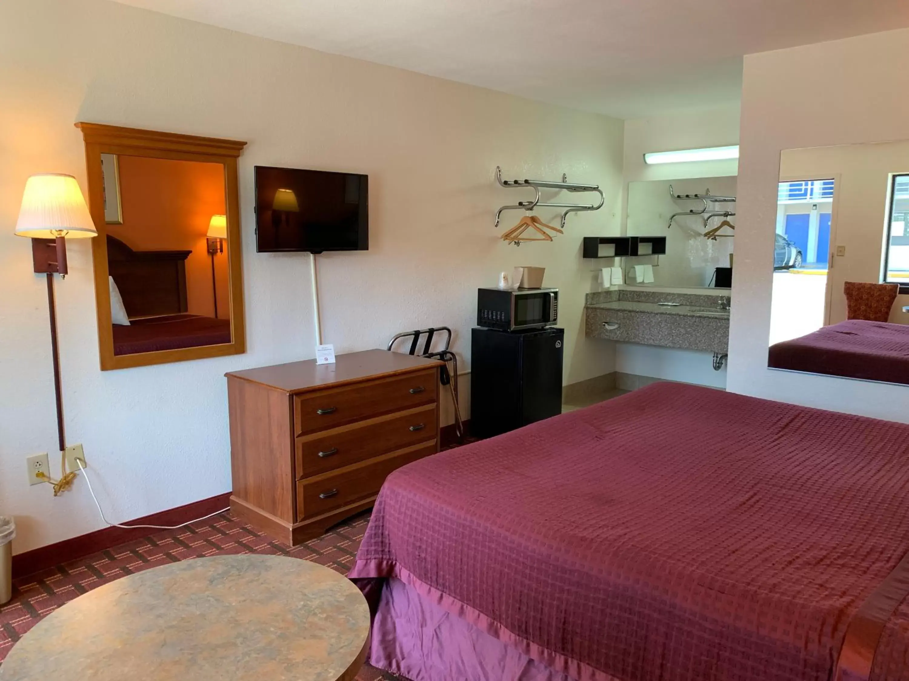 Bedroom, Bed in Royal Regency Inn