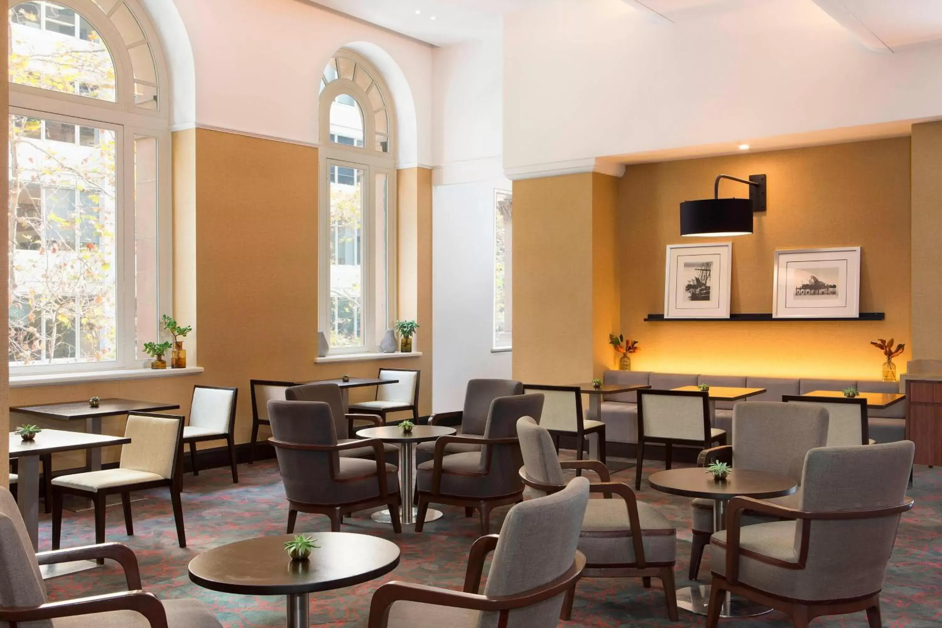 Lounge or bar, Lounge/Bar in Sydney Harbour Marriott Hotel at Circular Quay