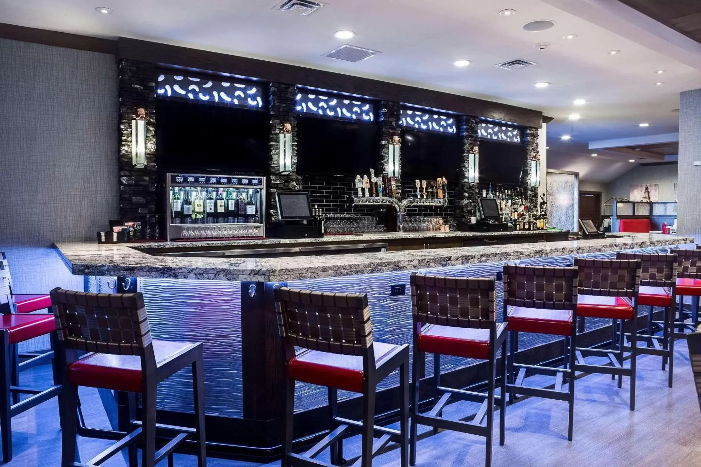 Lounge or bar, Lounge/Bar in Radisson Hotel & Conference Center Coralville - Iowa City