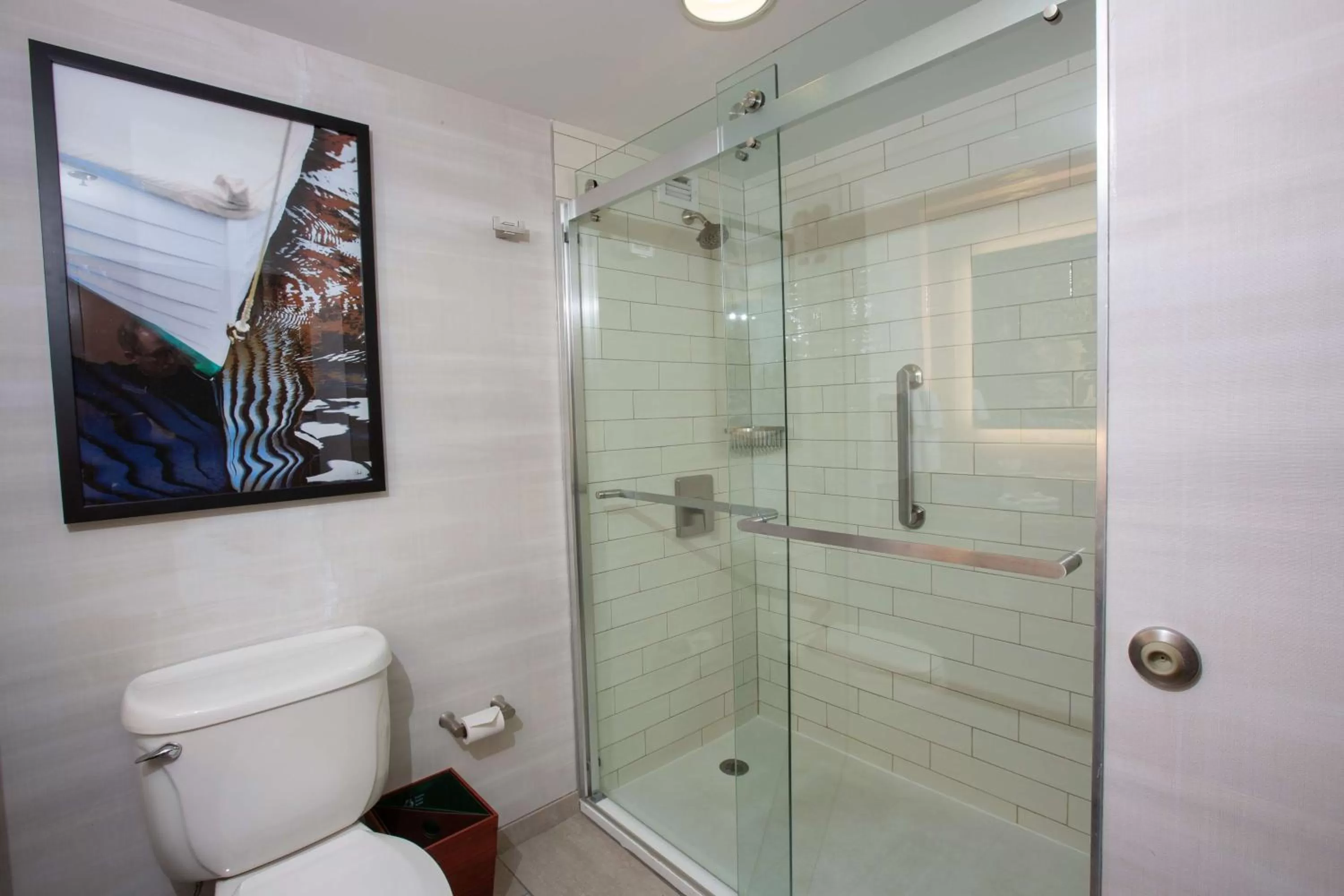Shower in DoubleTree by Hilton Bay City - Riverfront