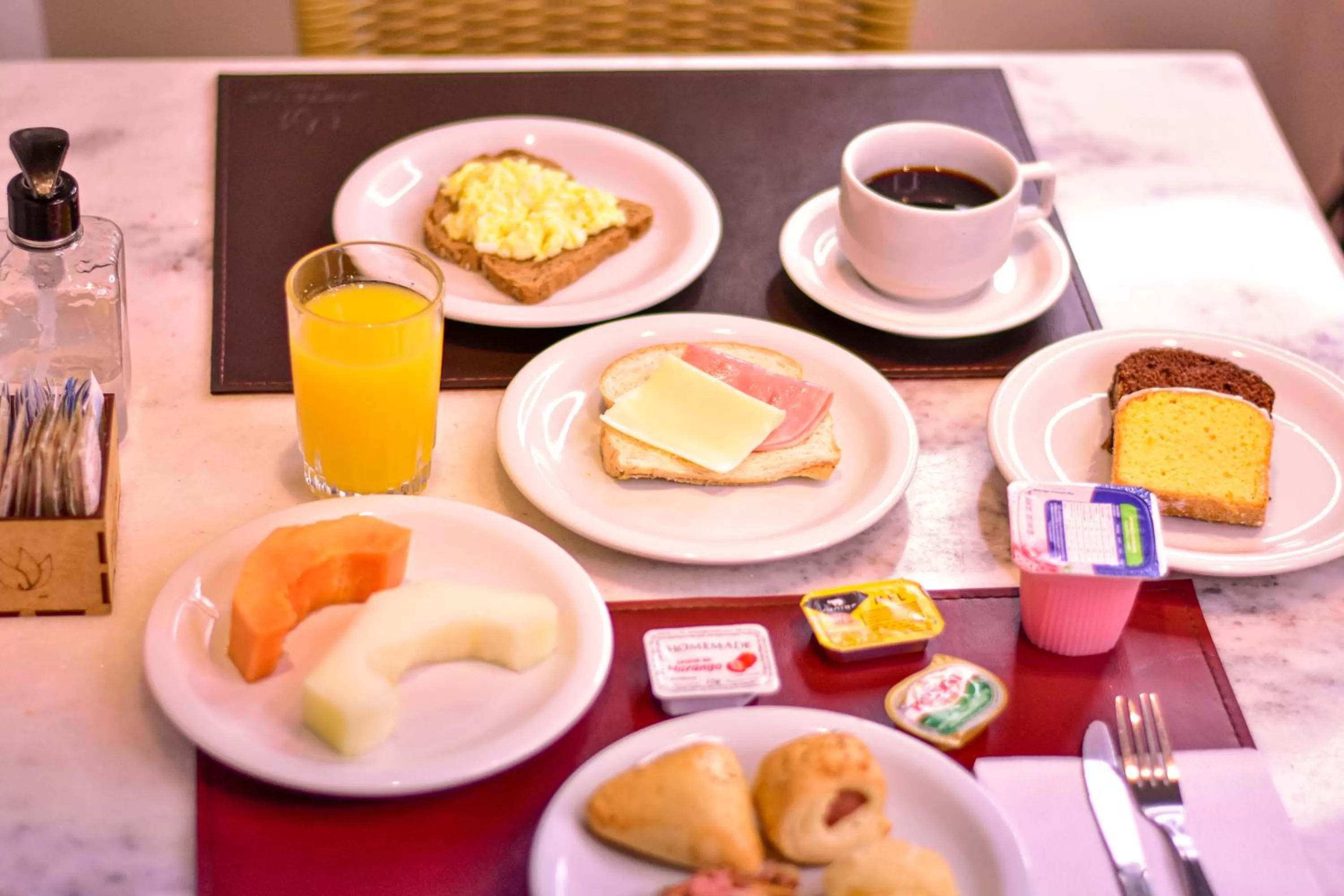 Food and drinks in Barigui Park Hotel