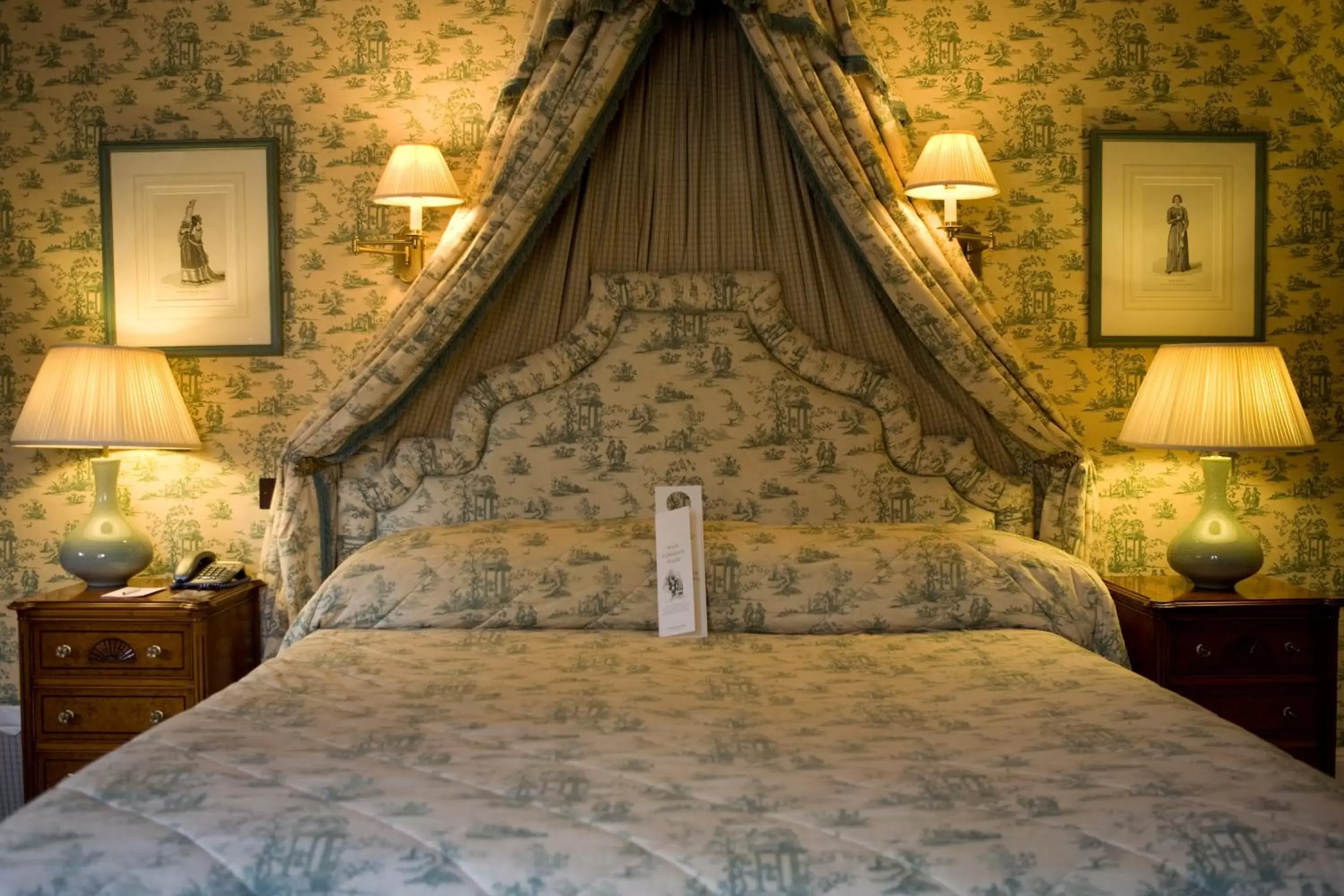 Bed in Cotswold Lodge Hotel