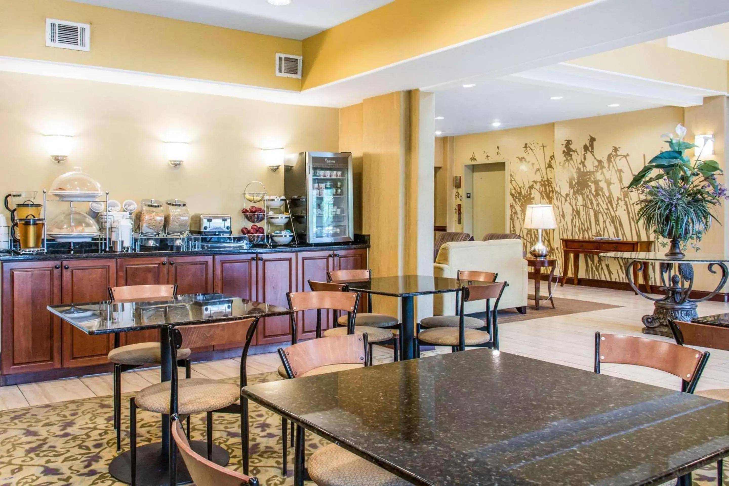 Restaurant/places to eat in Sleep Inn & Suites Pooler Restaurant/places to eat in Sleep Inn & Suites Pooler