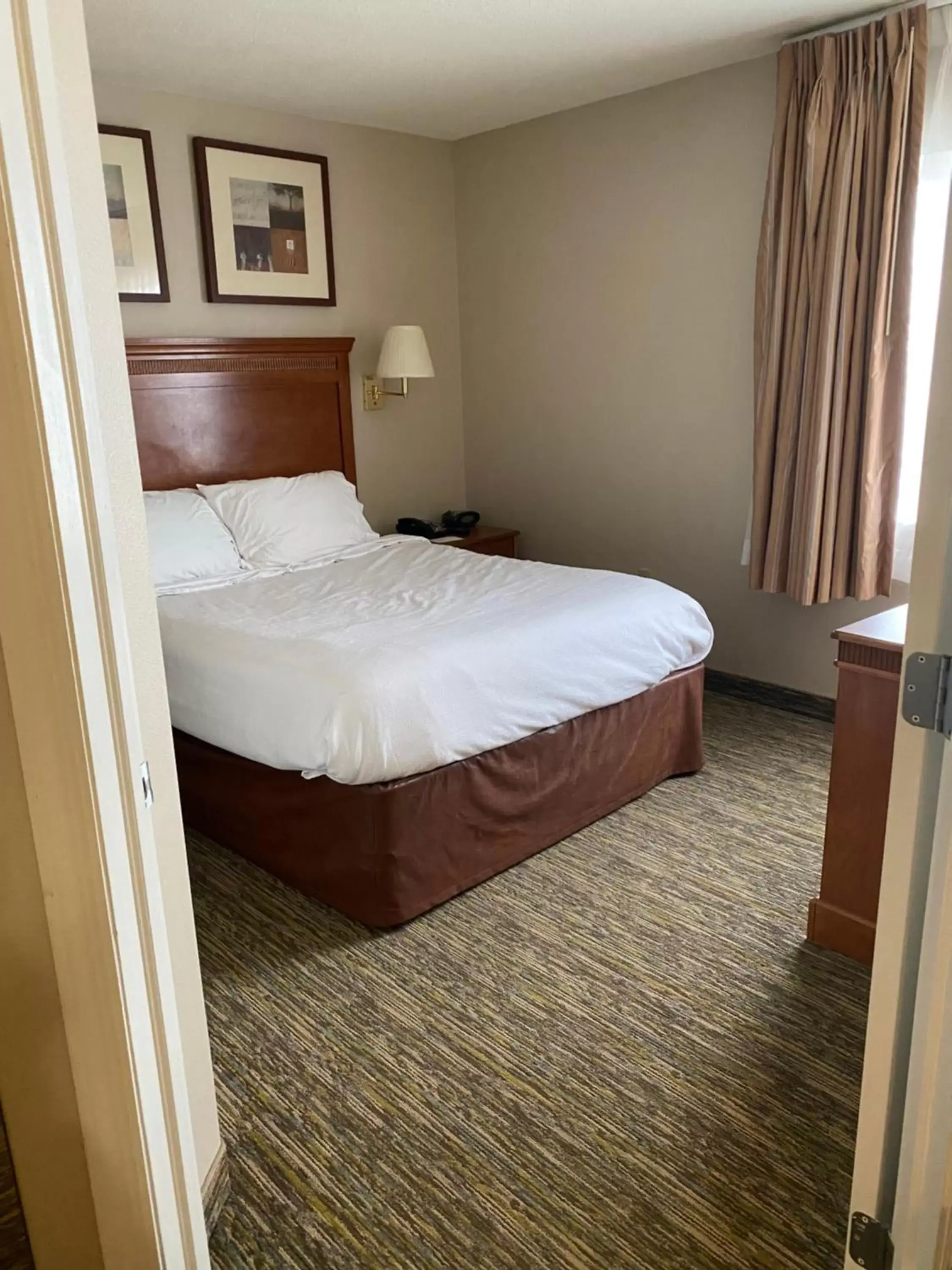 Bedroom, Bed in Candlewood Williamsport, an IHG Hotel