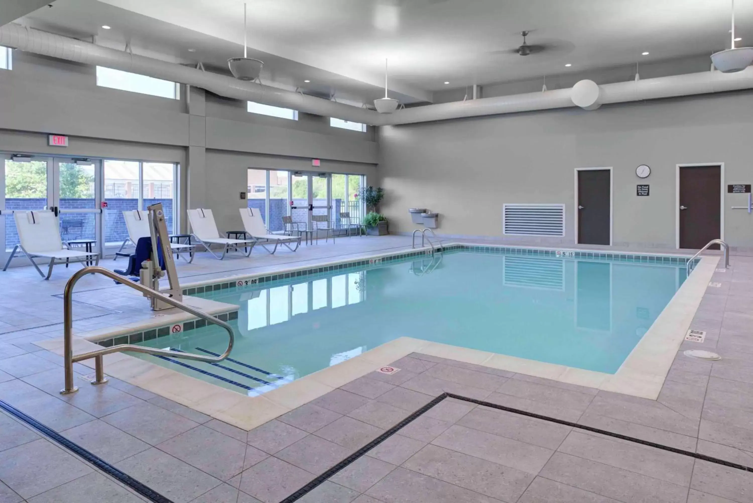 Pool view, Swimming Pool in Homewood Suites By Hilton Lansing Eastwood