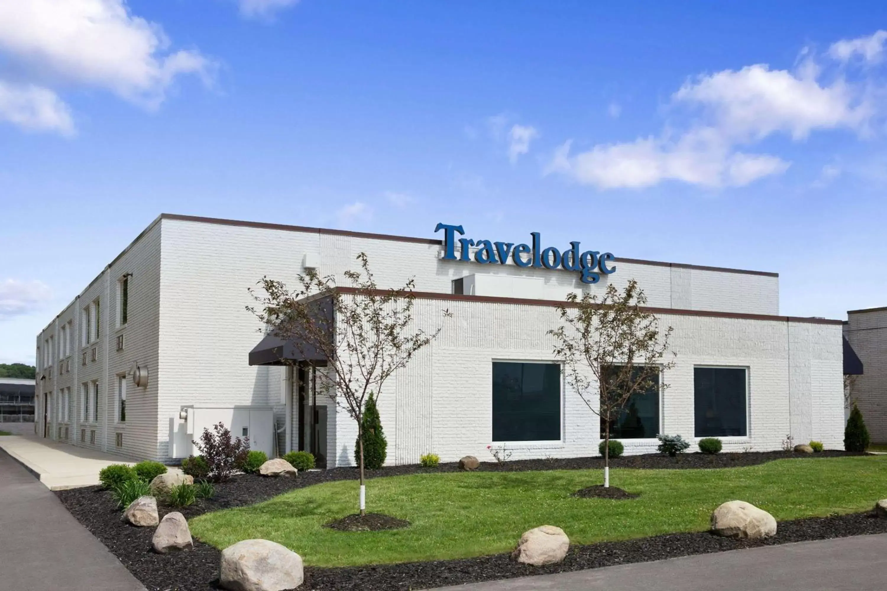 Property Building in Travelodge by Wyndham Hubbard OH