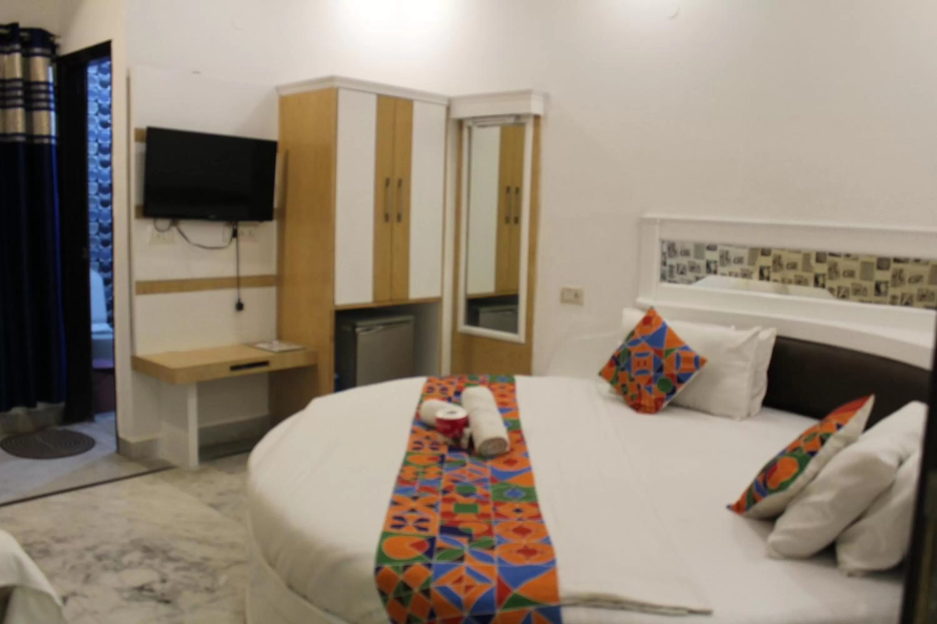 Superior King Room - single occupancy in Hindustan by Backpackers Heaven Near New Delhi Railway Station