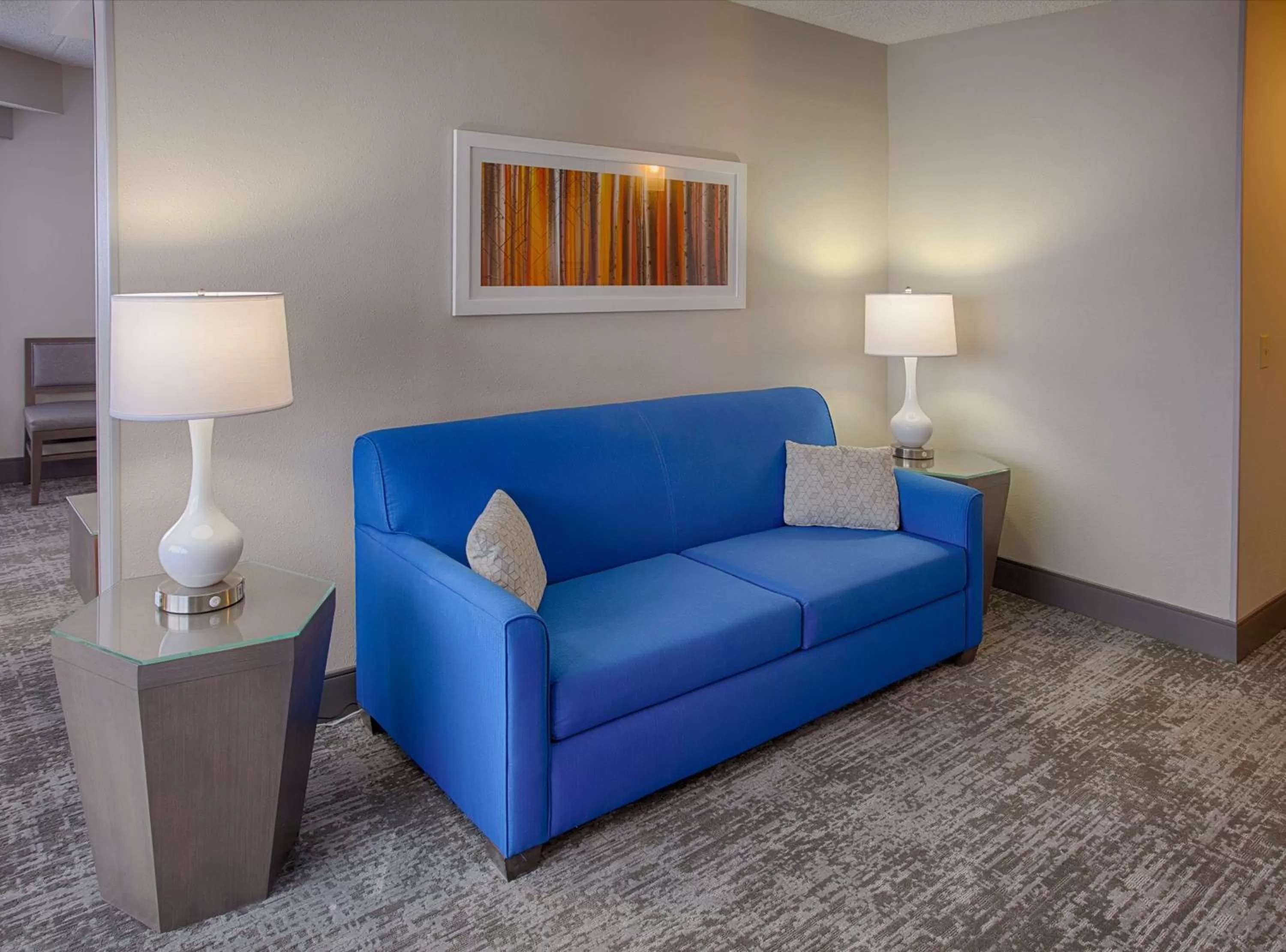 Living room in DoubleTree by Hilton Denver/Westminister