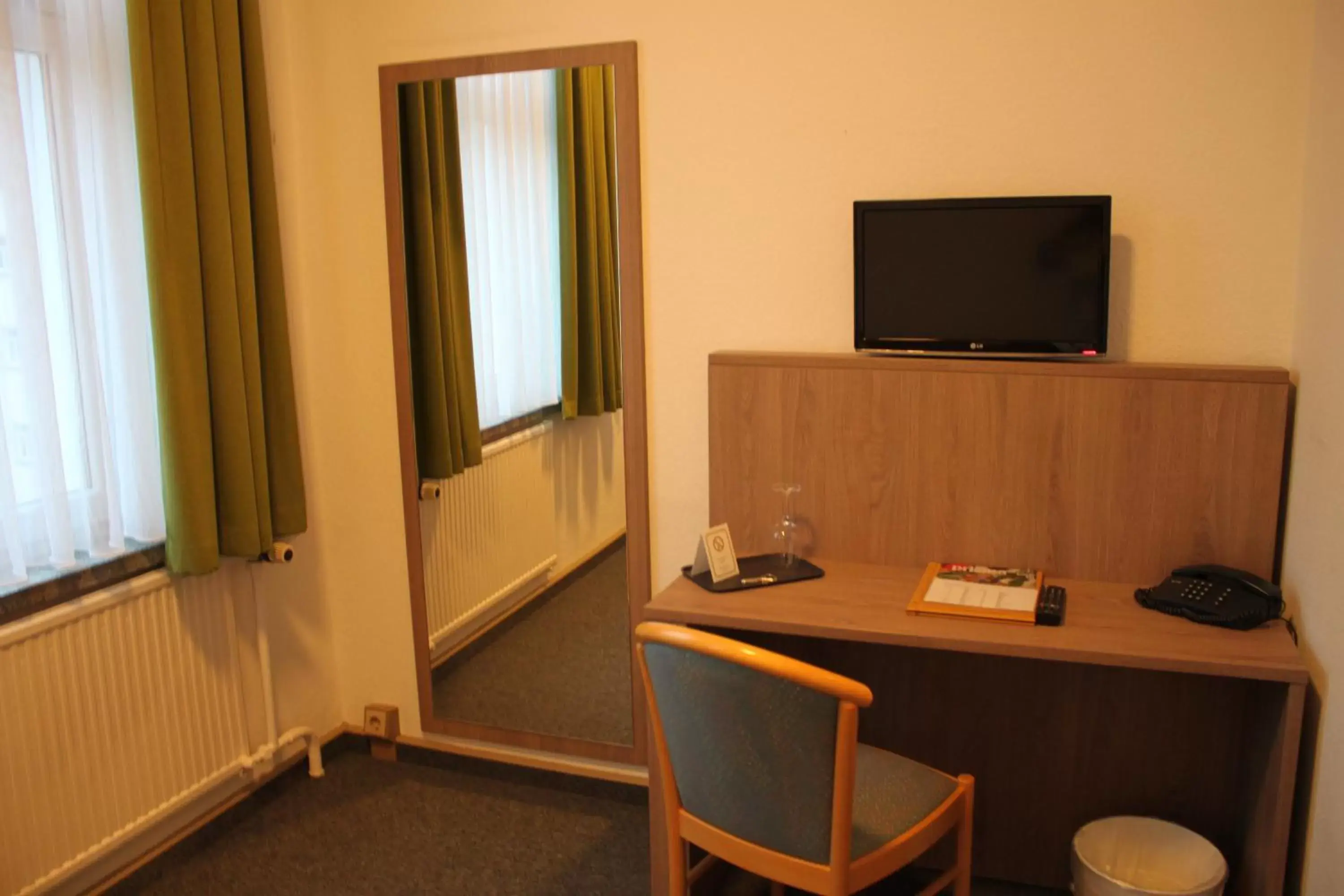 Single Room in Hotel Sächsischer Hof Single Room in Hotel Sächsischer Hof