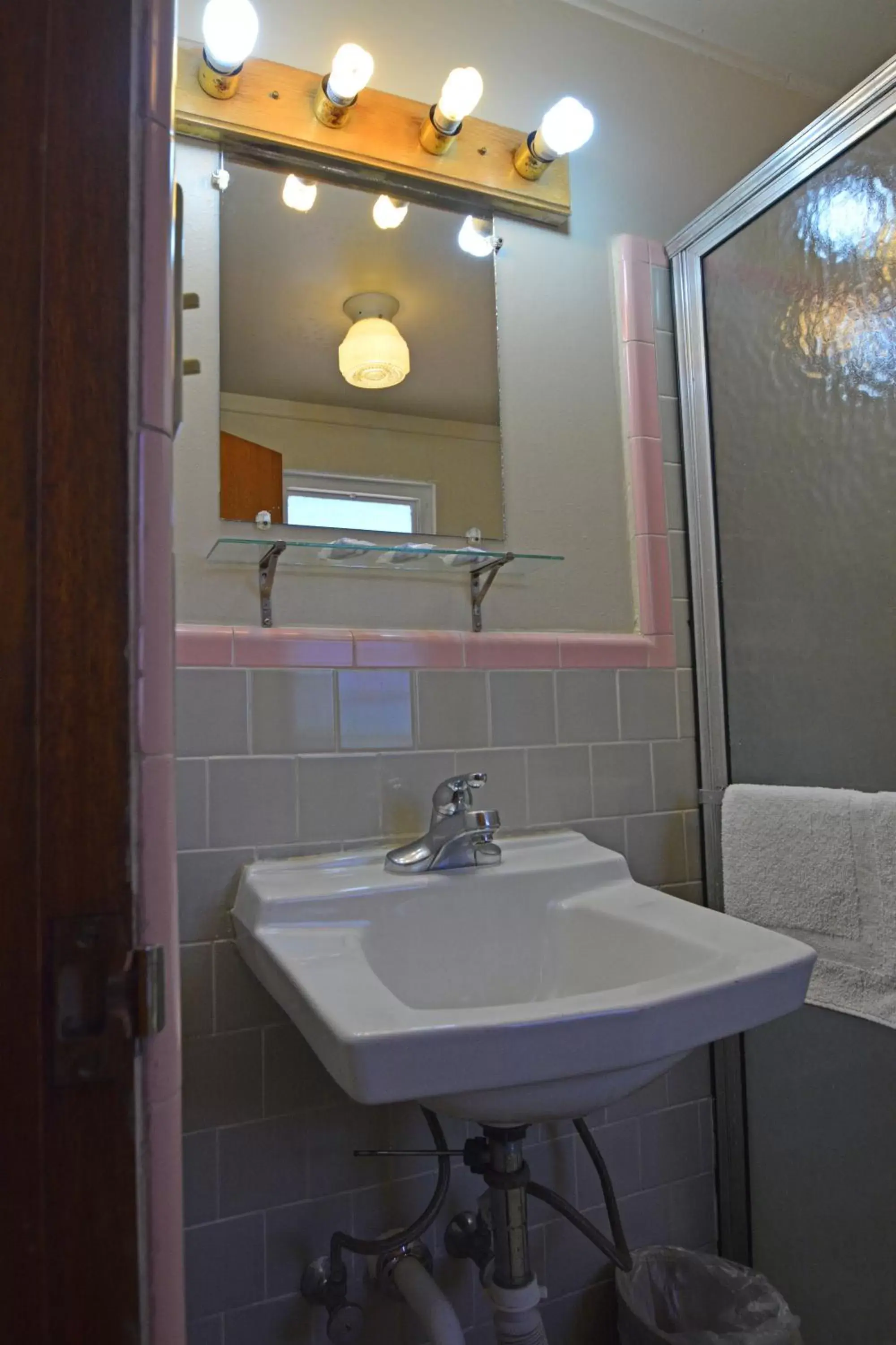 Bathroom in Western Hills Motel