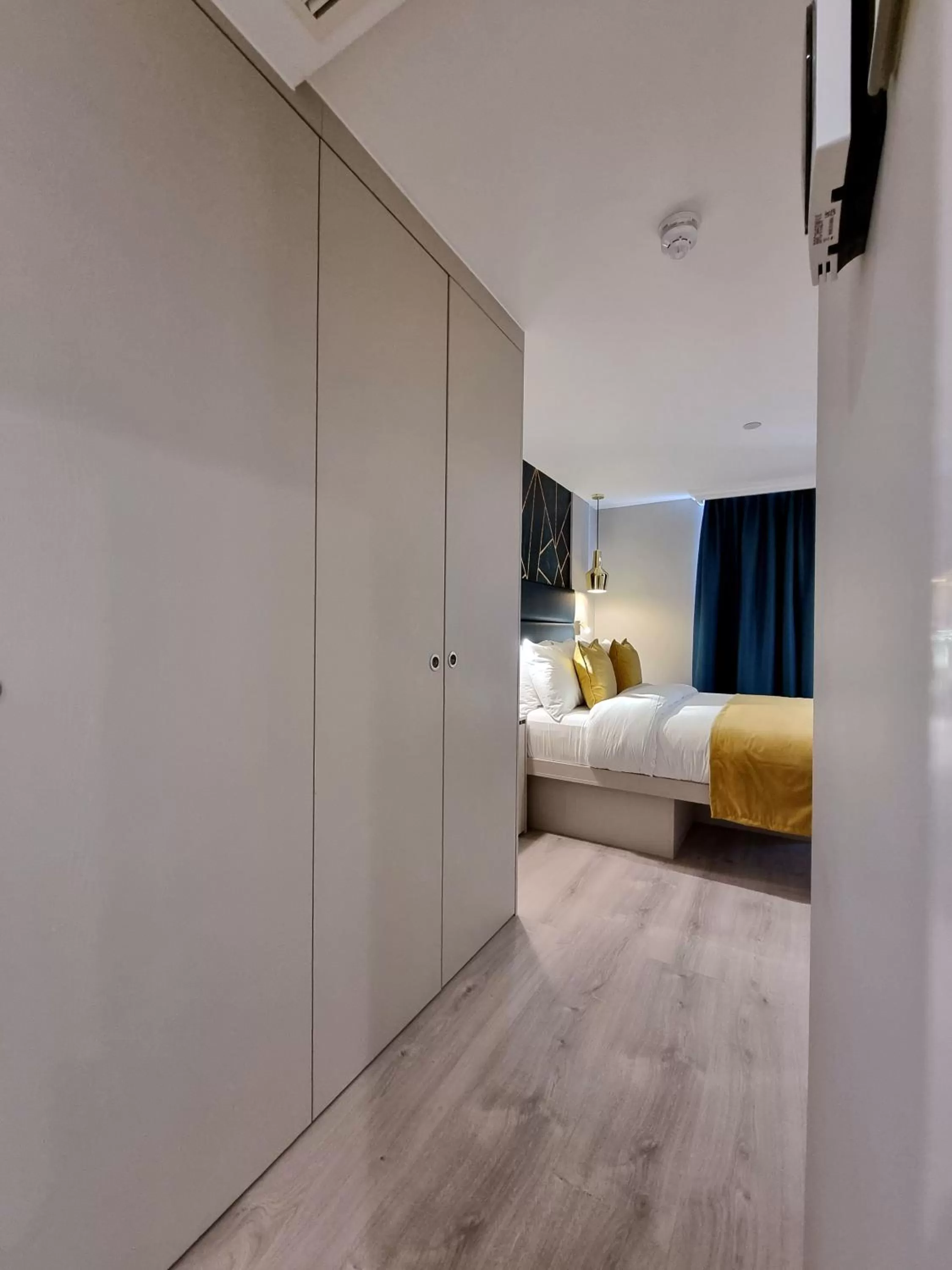 Bedroom, Bed in NOX Kensington Gardens