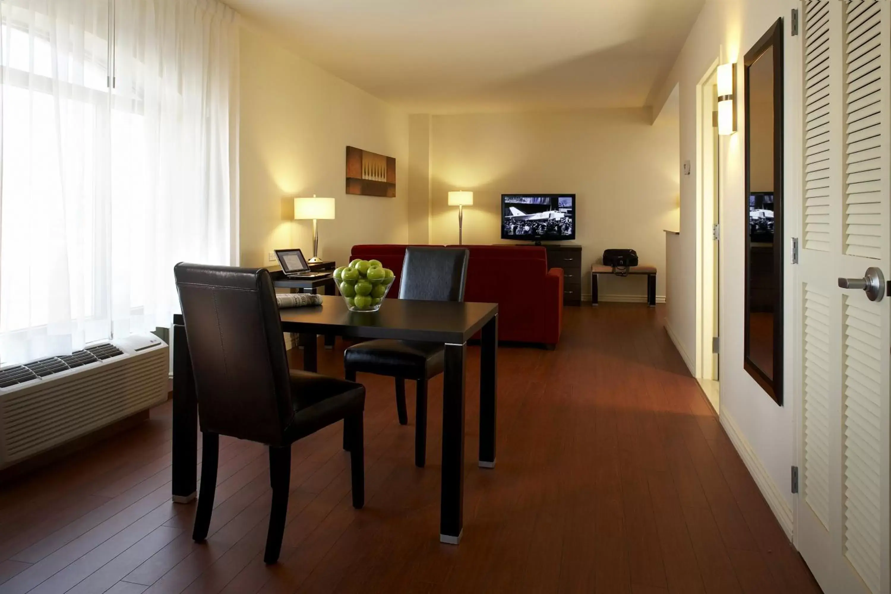 Bedroom, Seating Area in Holiday Inn & Suites Montreal Airport