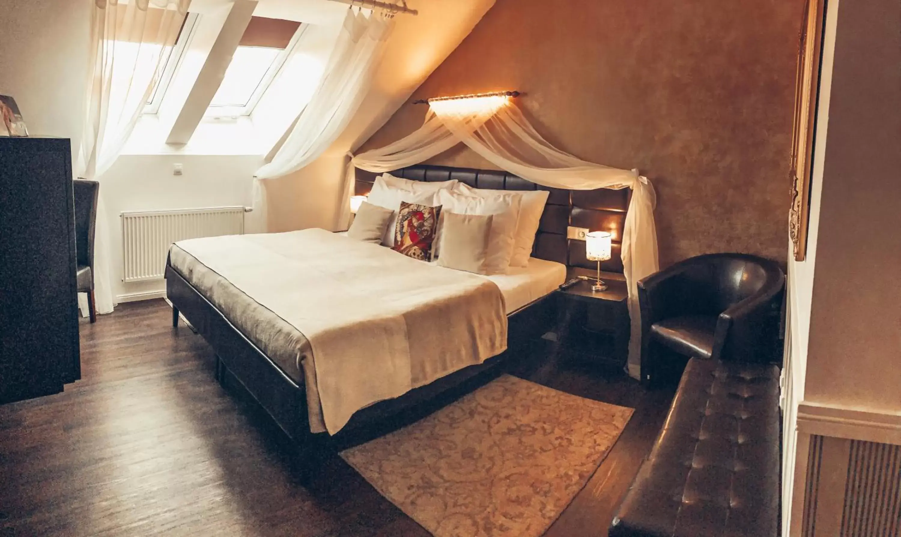 Bed in Alfons Boutique Hotel