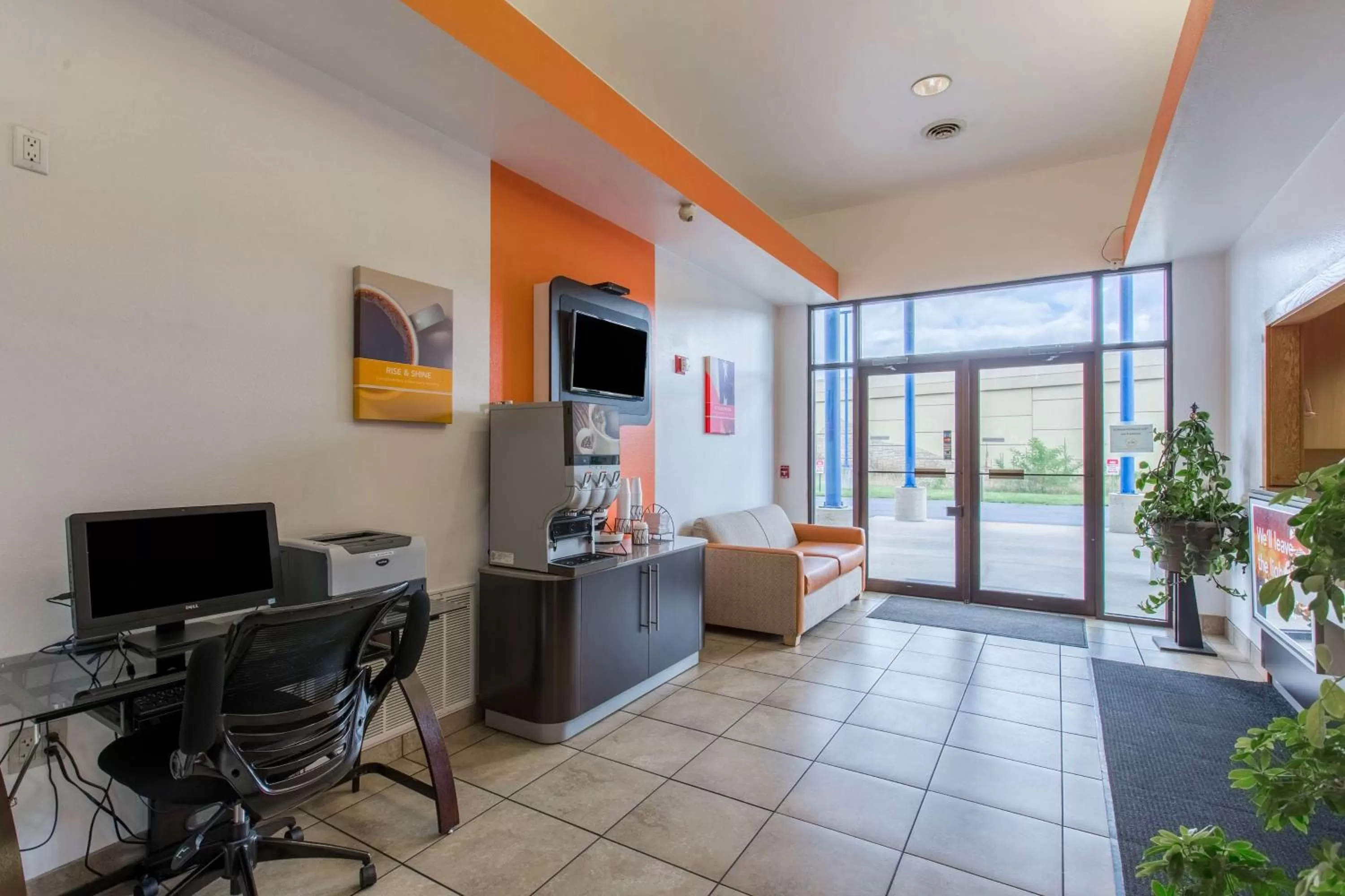 TV and multimedia in Motel 6-Baraboo, WI - Lake Delton-Wisconsin Dells