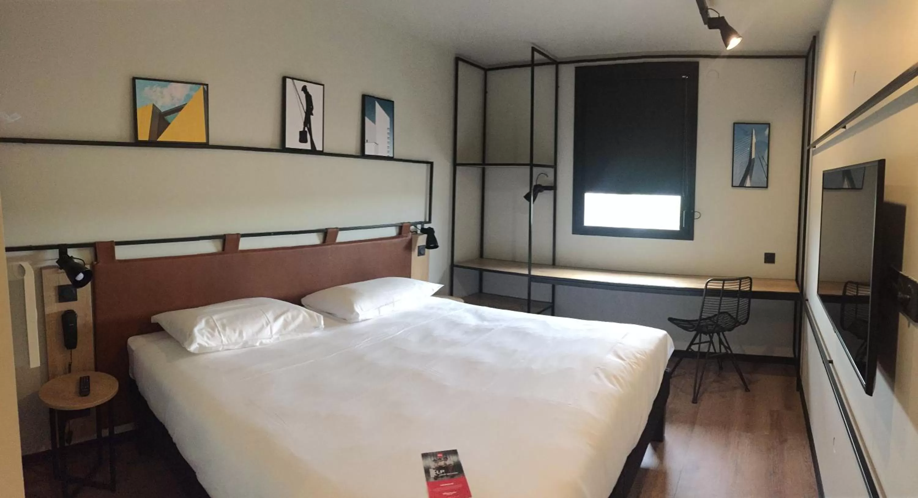 Bedroom, Bed in Ibis Lunel Petite Camargue