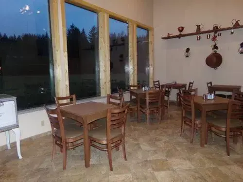 Dining area, Restaurant/Places to Eat in Cowlitz River Lodge