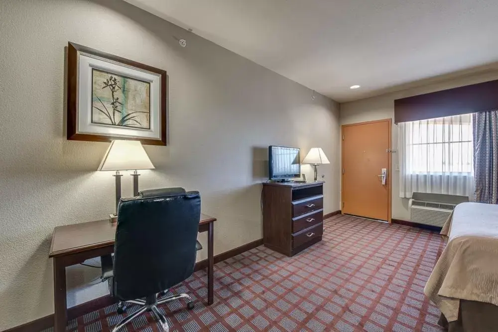 TV/Entertainment Center in Executive Inn & Suites Cushing