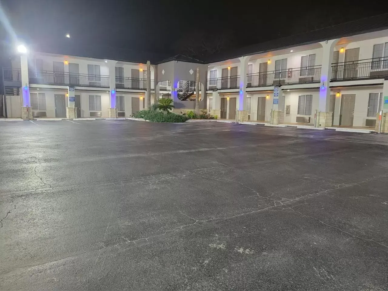 Property Building in Econo Lodge Inn & Suites Near Lackland AFB