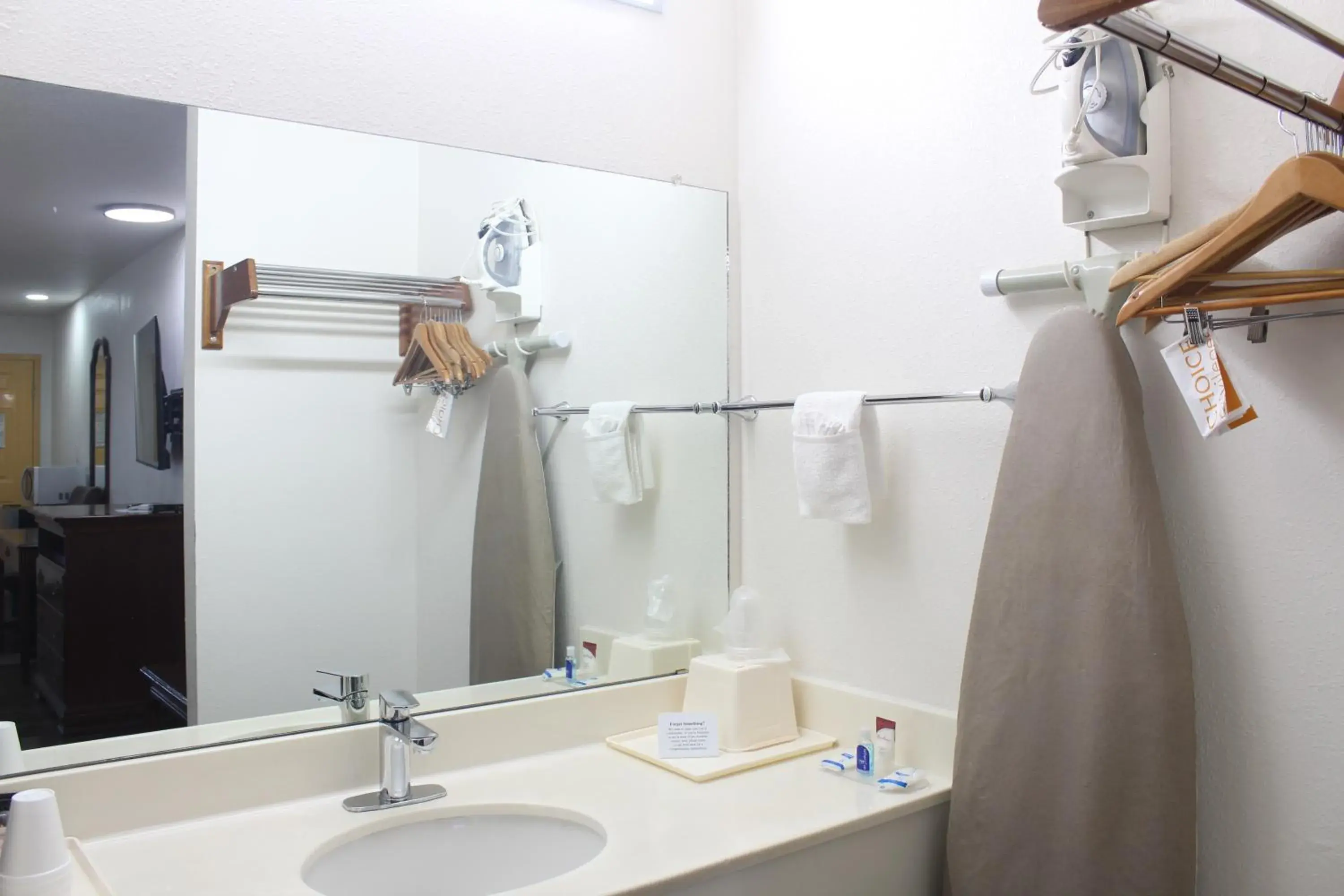 Shower, Bathroom in Rodeway Inn Tucumcari