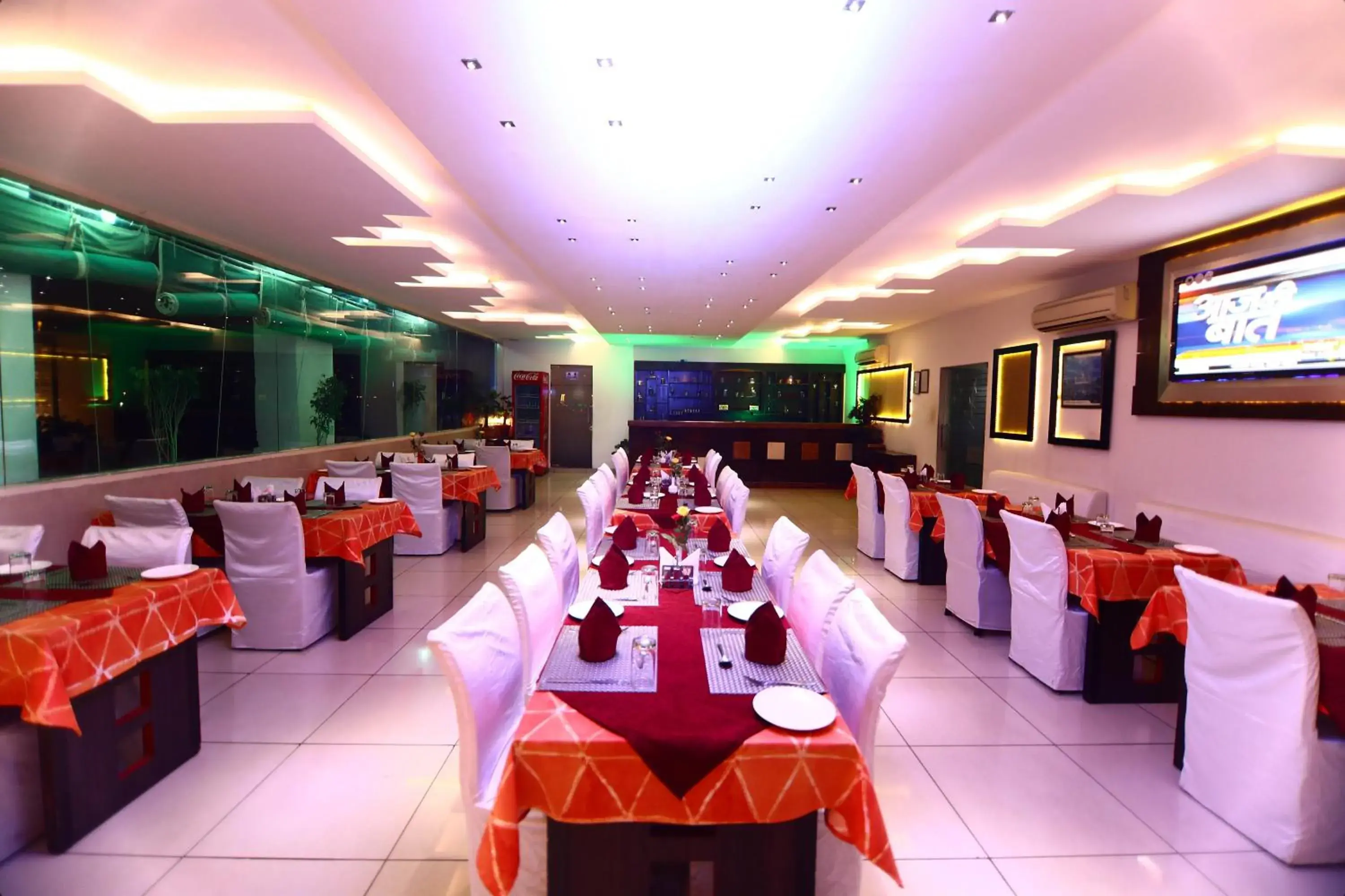 Restaurant/Places to Eat in Taj Inn Hotel