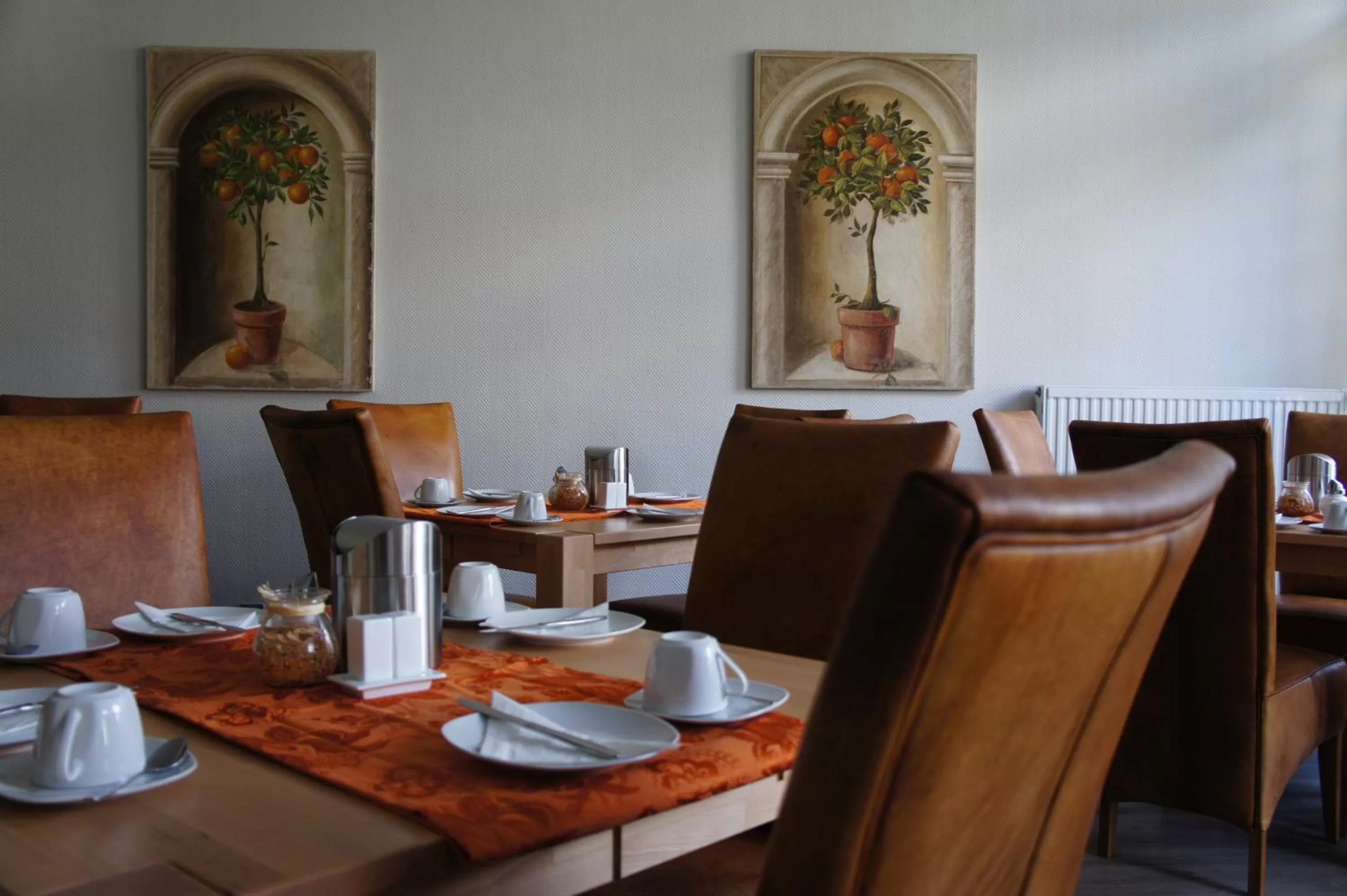 Restaurant/places to eat in Hotel am Schloss Broich