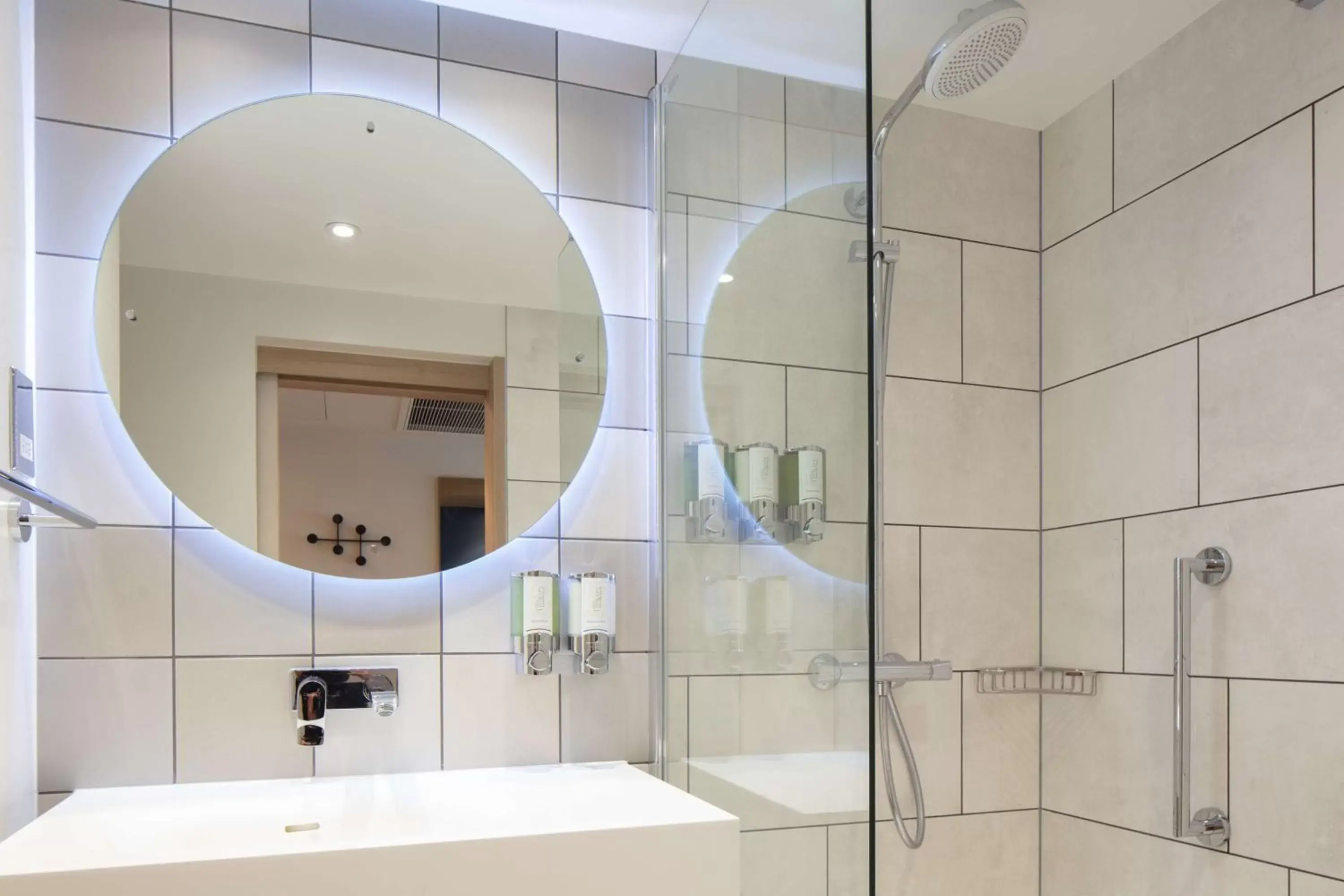 Bathroom in Hampton by Hilton York Piccadilly