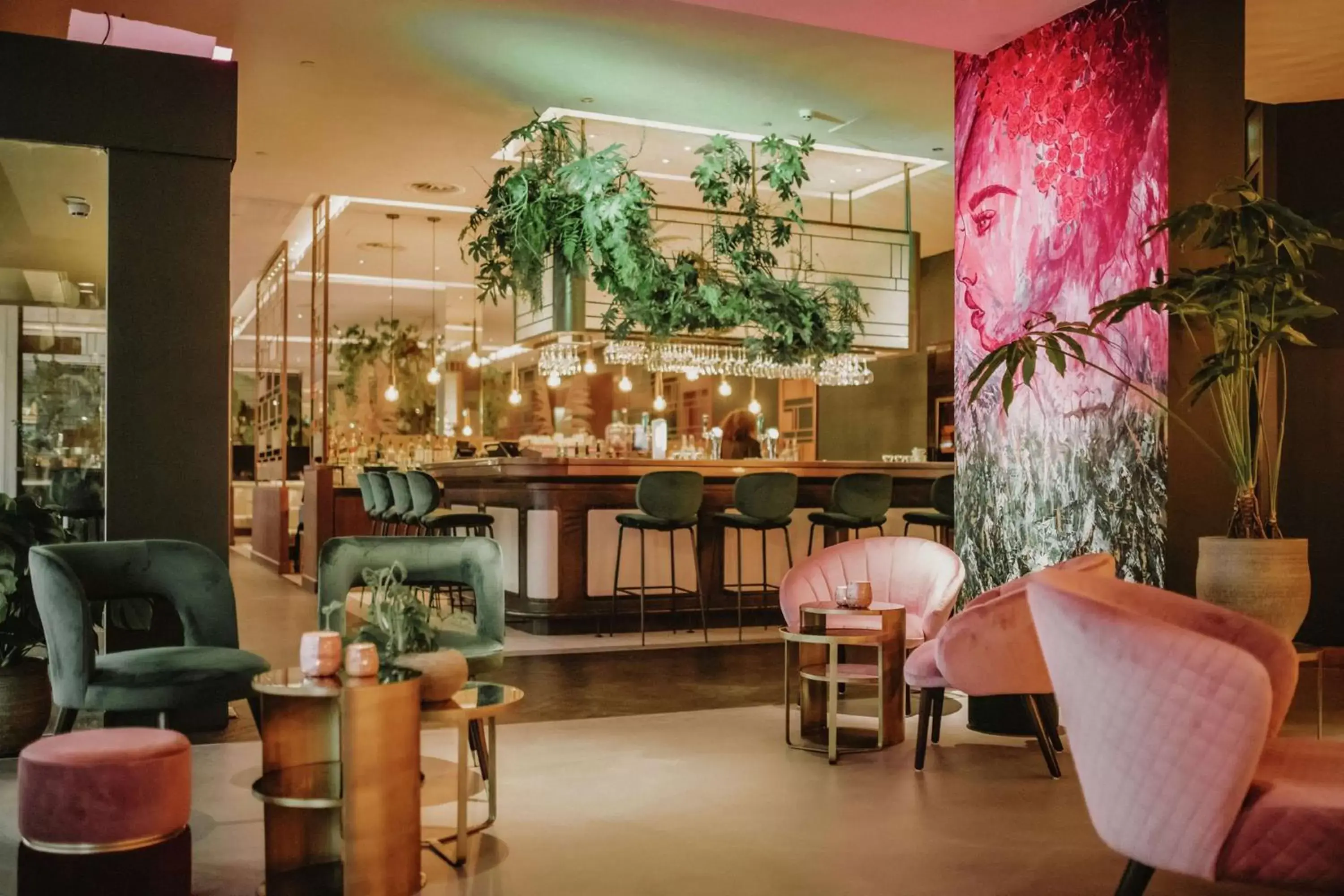 Lounge or bar, Lobby/Reception in Hilton Rotterdam