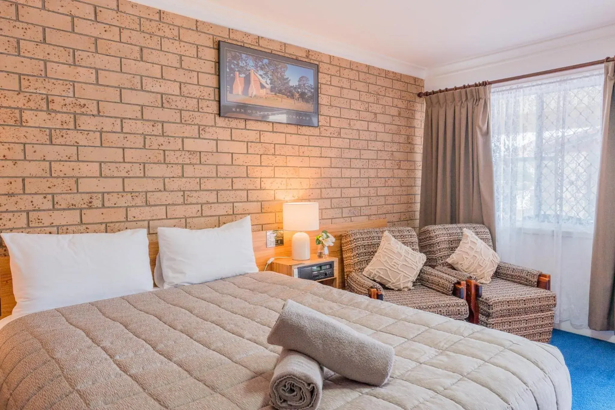 Bed in Settlers Motor Inn Bed in Settlers Motor Inn