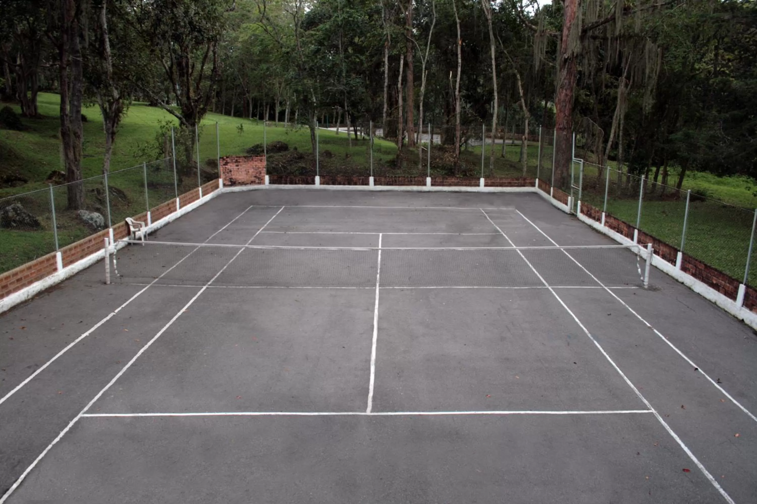 Tennis court in Hotel Campestre Los Arrayanes