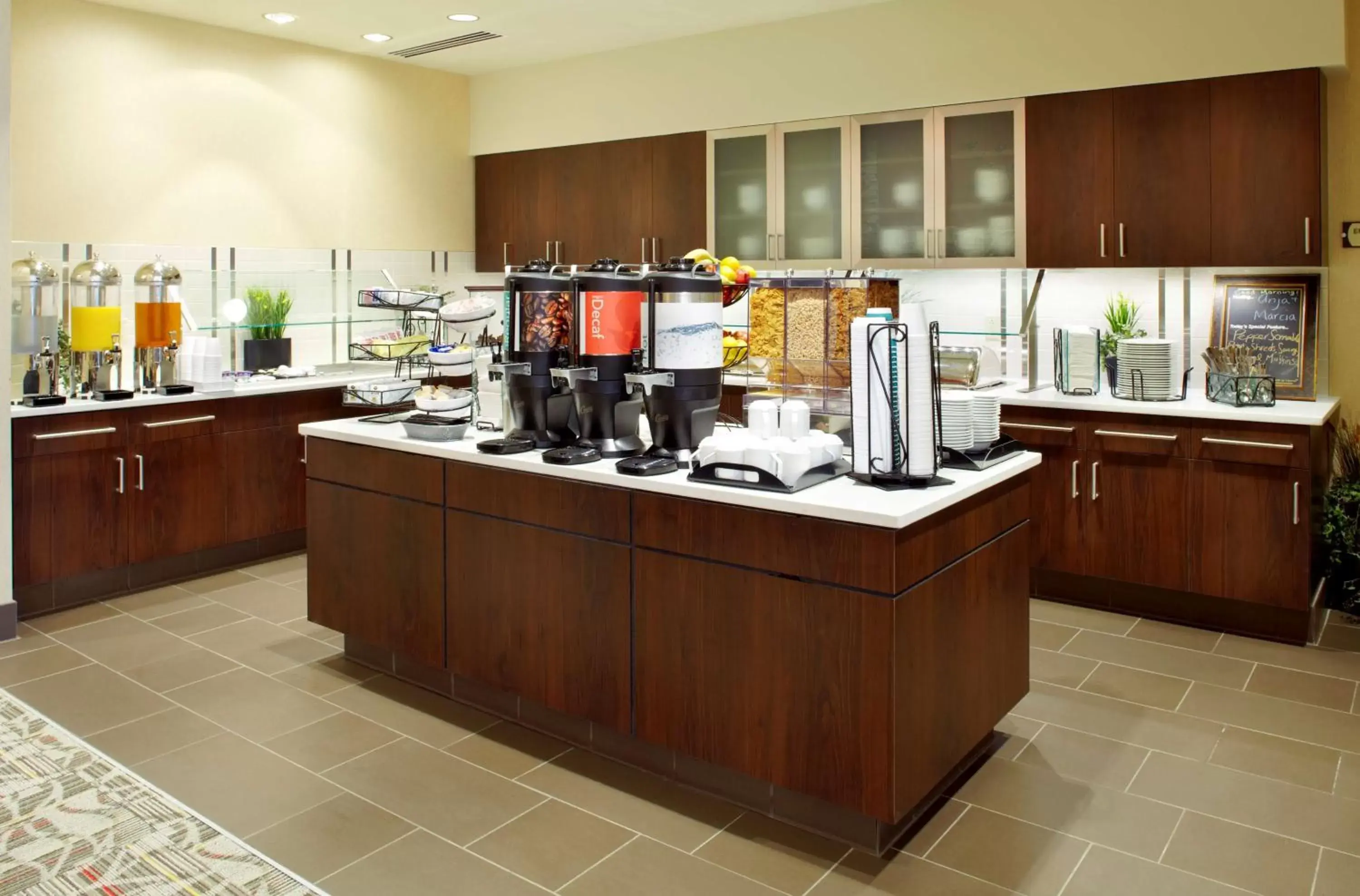 Breakfast, Kitchen/Kitchenette in Homewood Suites by Hilton Pittsburgh Airport/Robinson Mall Area