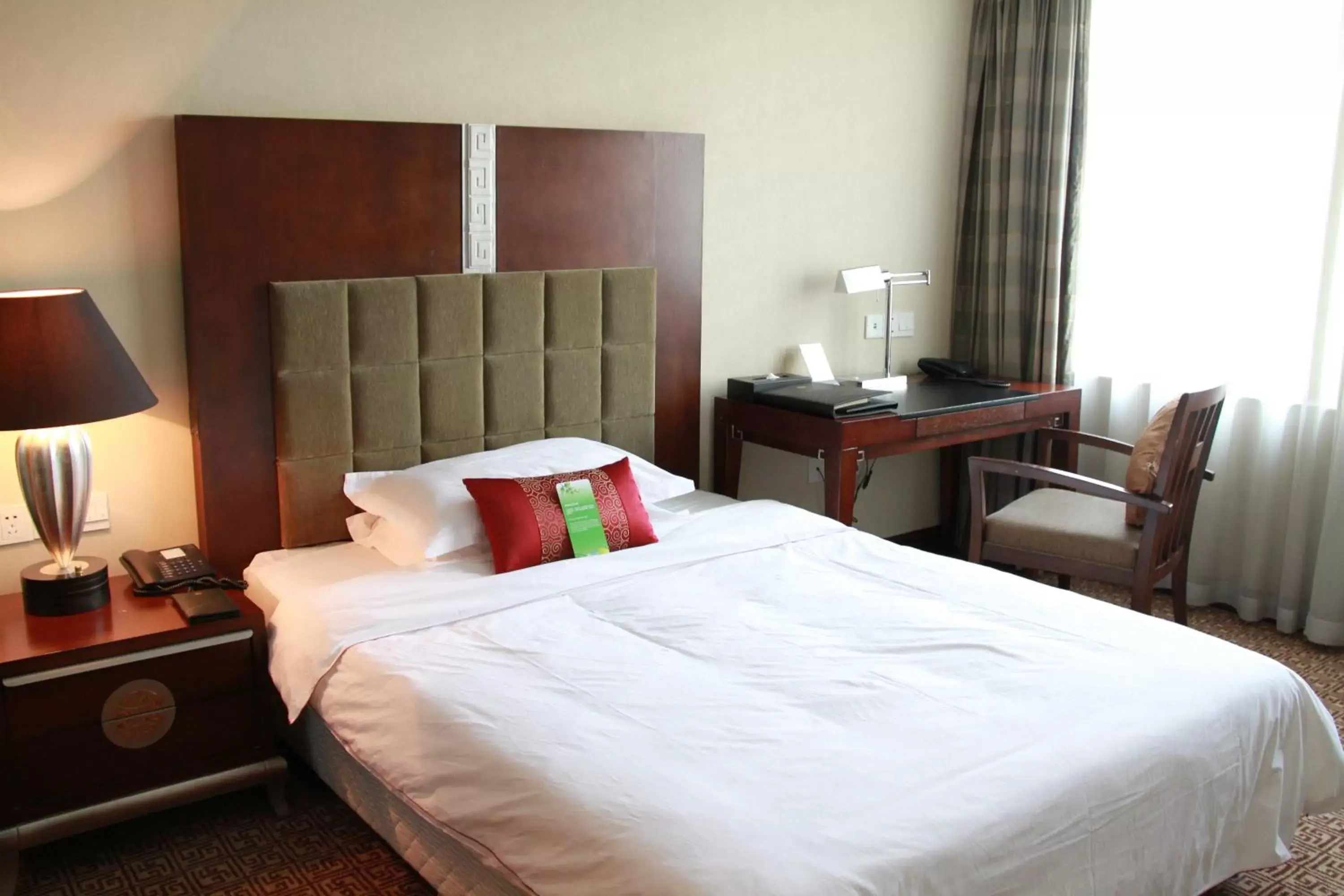 Photo of the whole room, Bed in Dong Fang Hotel Guangzhou, Canton Fair Free Shuttle Bus, Canton Fair Buyer Official Registration