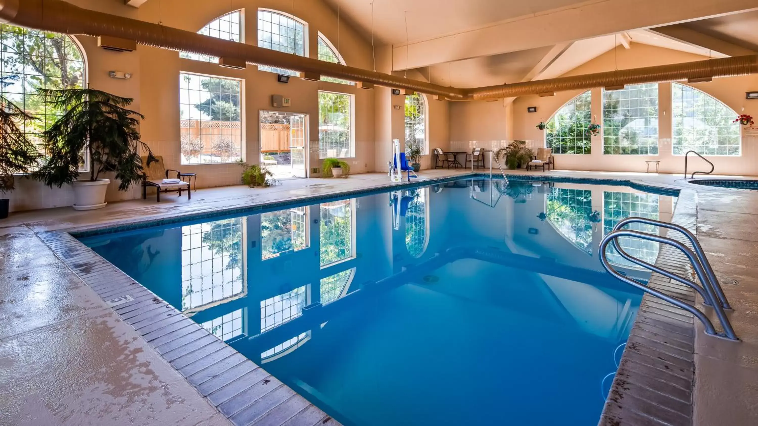 Swimming Pool in Best Western Plus Caldwell Inn & Suites