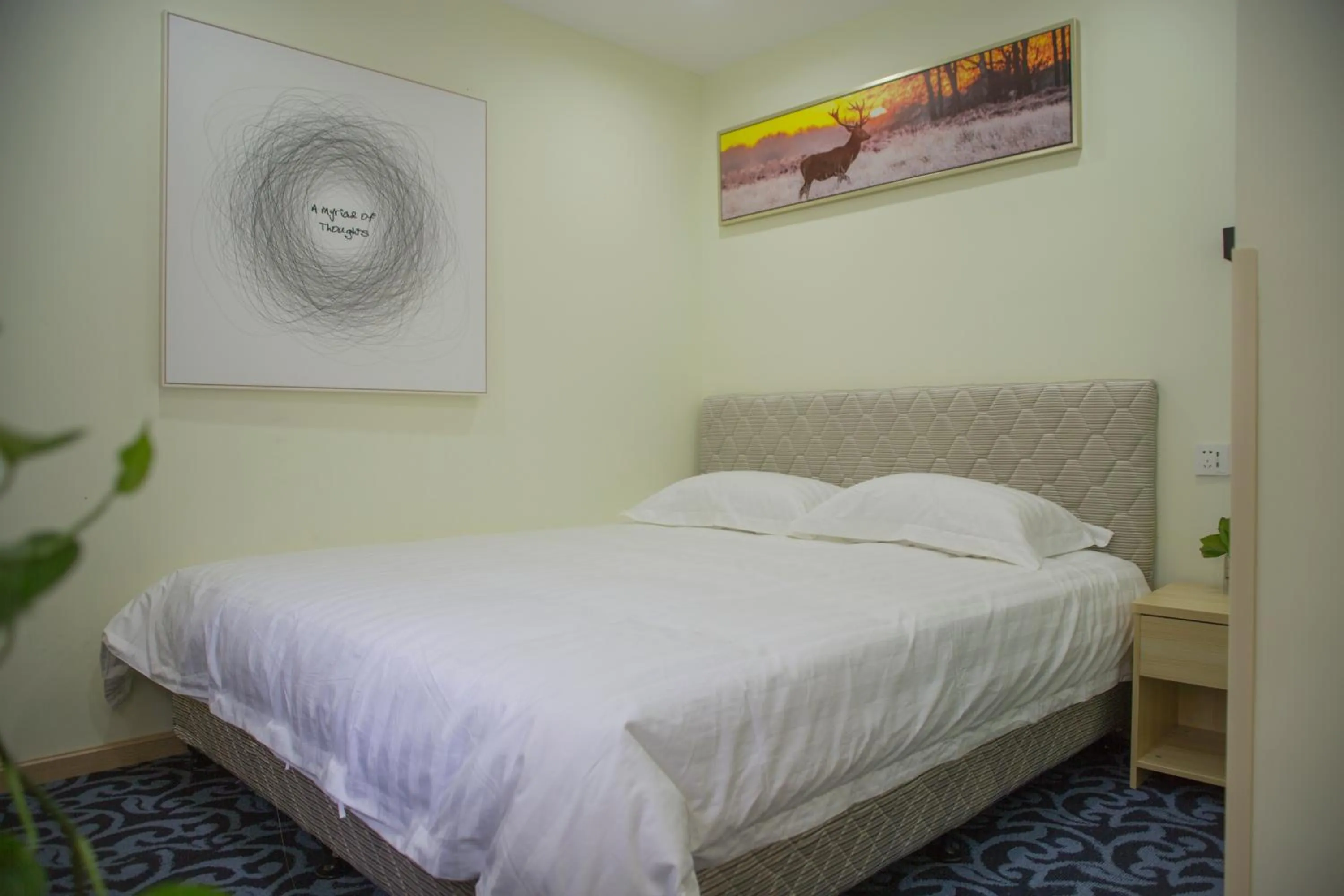 Bed in Hangzhou Memory Travel International Hotel-Edge Westlake