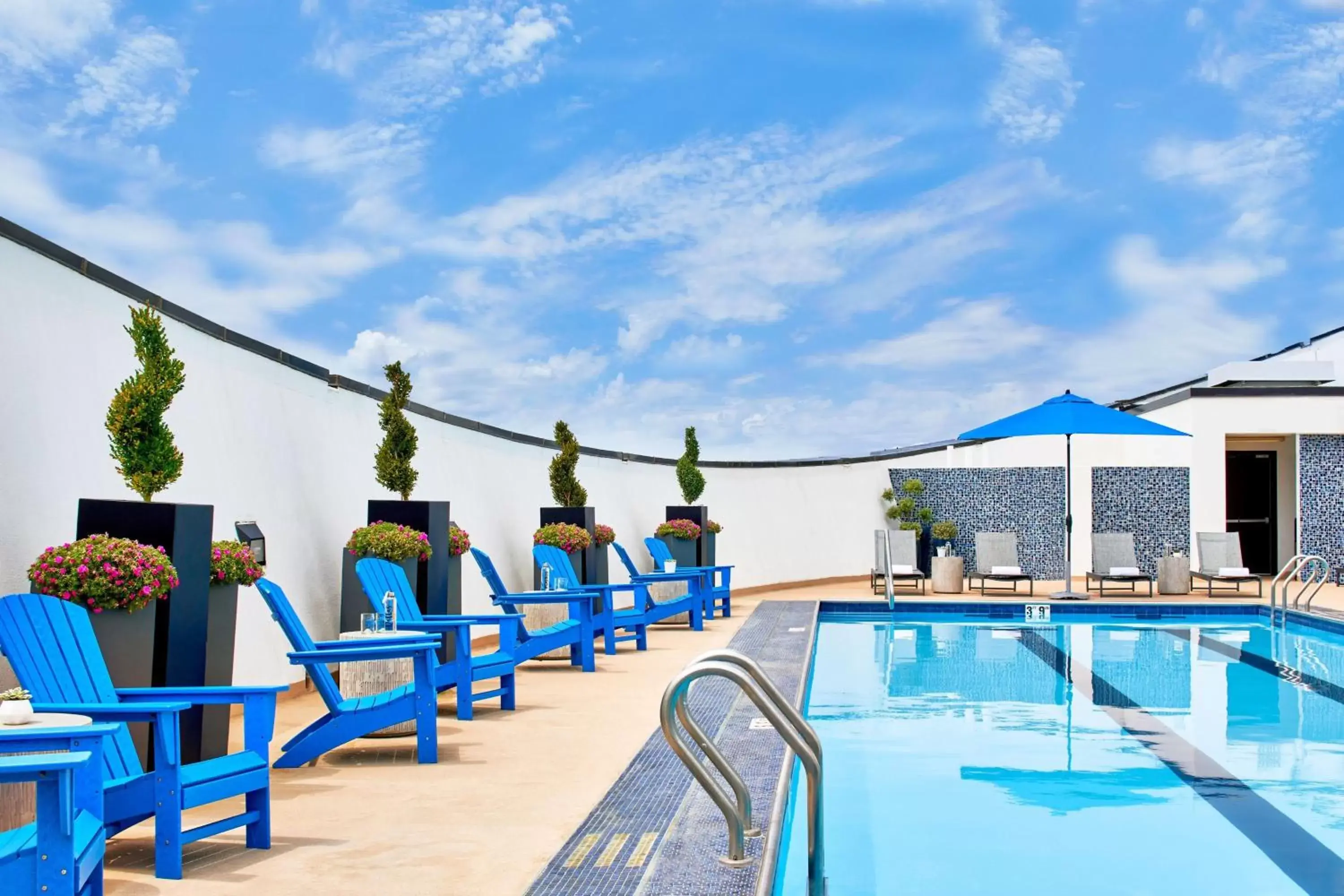 Swimming Pool in Renaissance Dallas Hotel