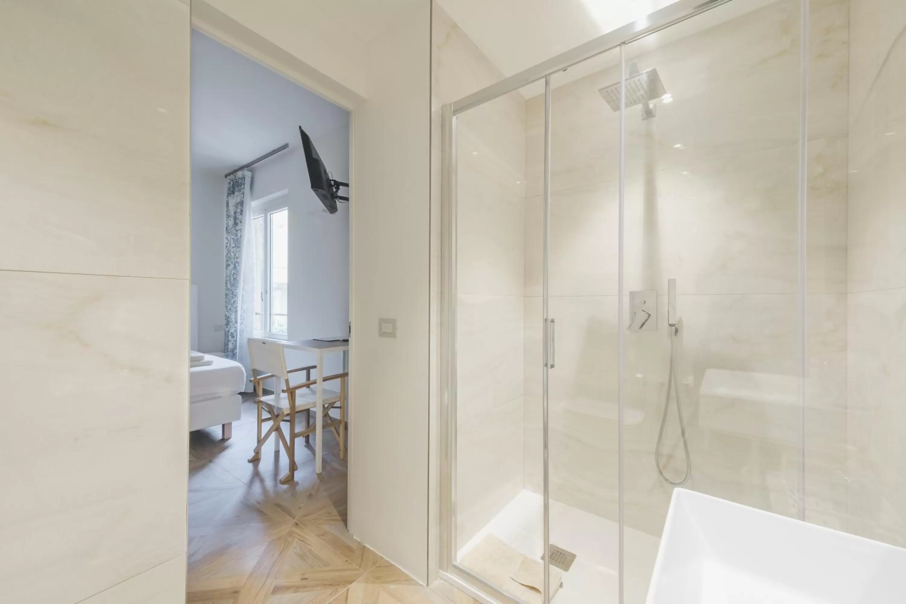 Shower, Bathroom in Supernova