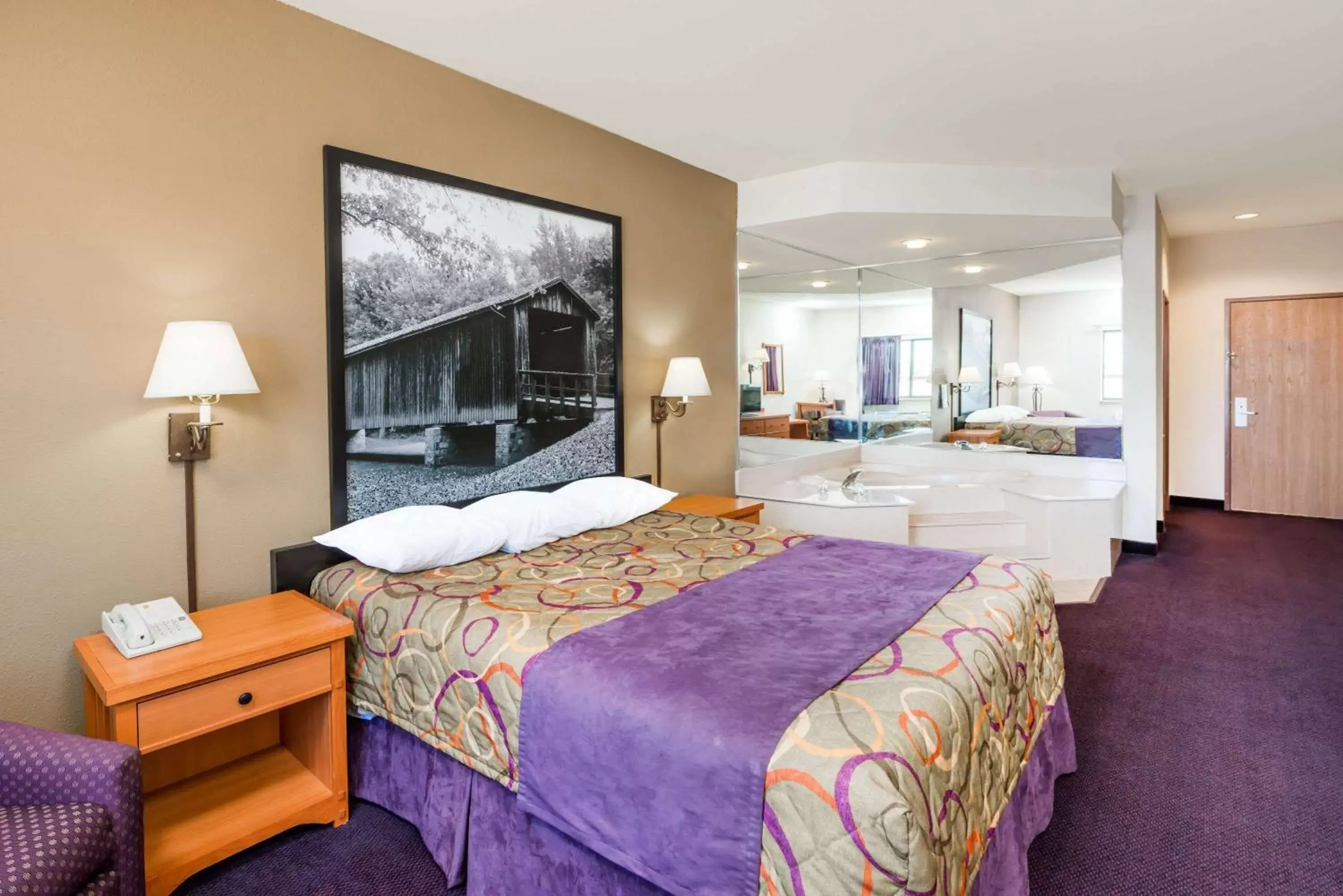 Photo of the whole room, Bed in Super 8 by Wyndham Columbia East